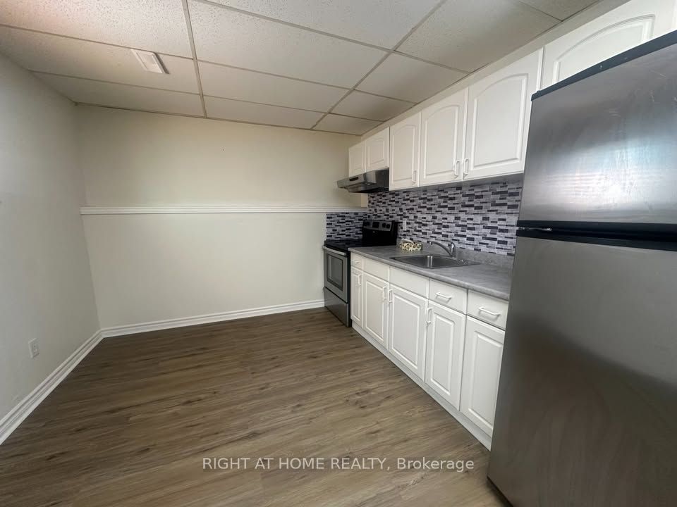 821 10th Line Property Photo 6