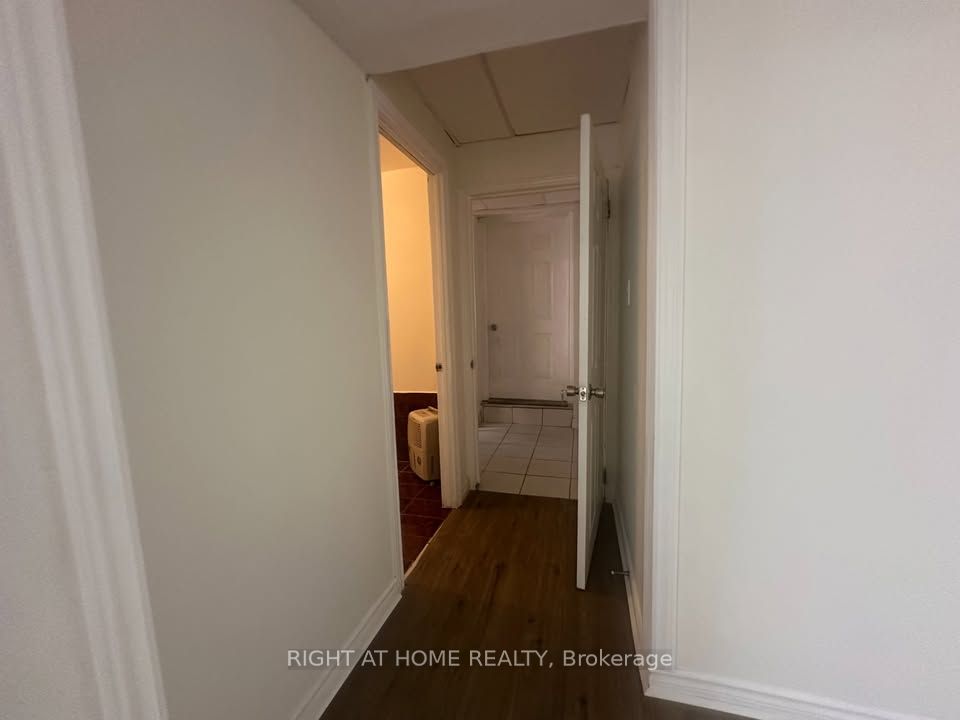 821 10th Line Property Photo 7