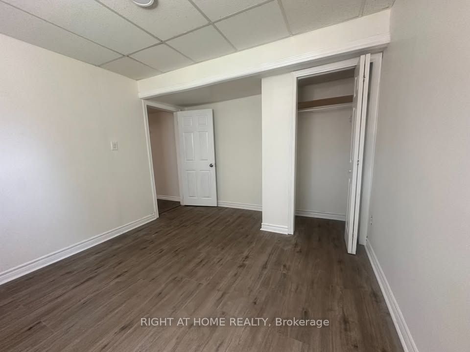821 10th Line Property Photo 8