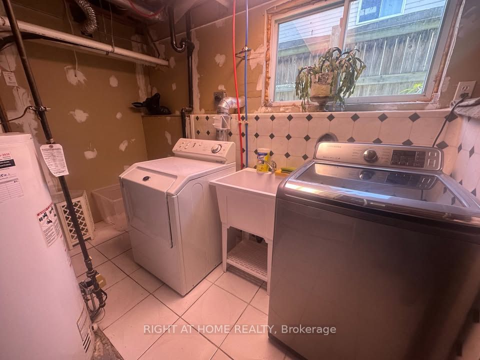 821 10th Line Property Photo 9