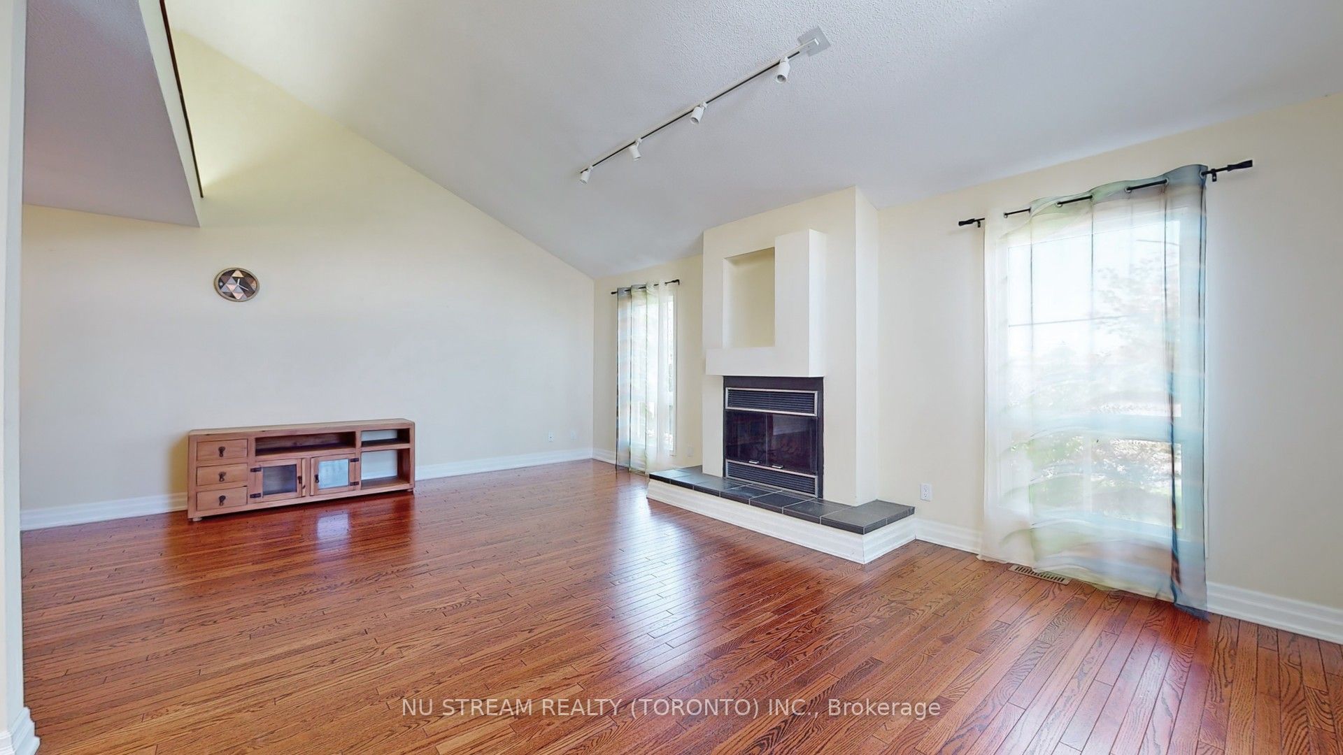 15 Bond Crescent Property Photo 4