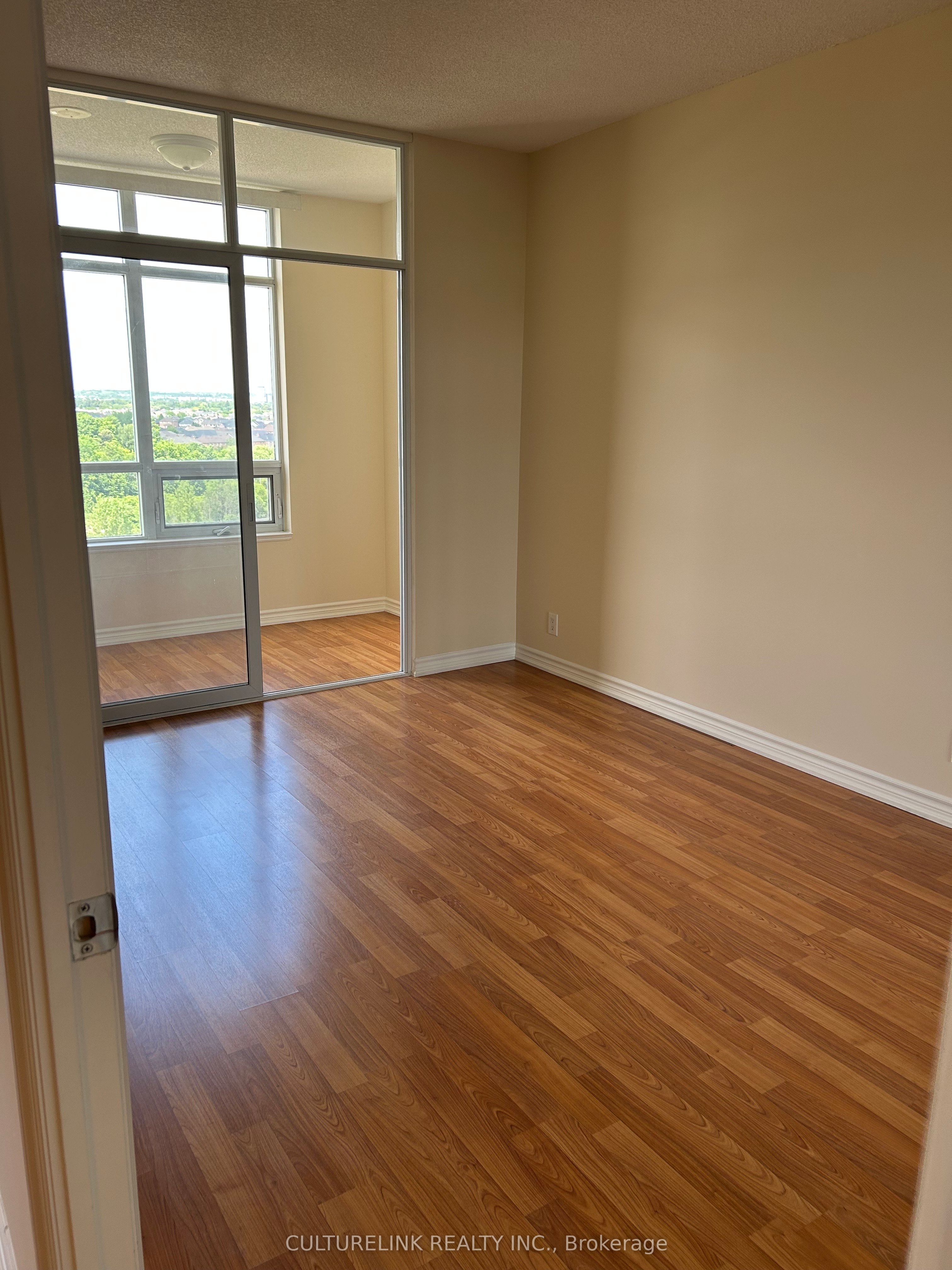 9235 Jane Street 1015 Property Photo 4
