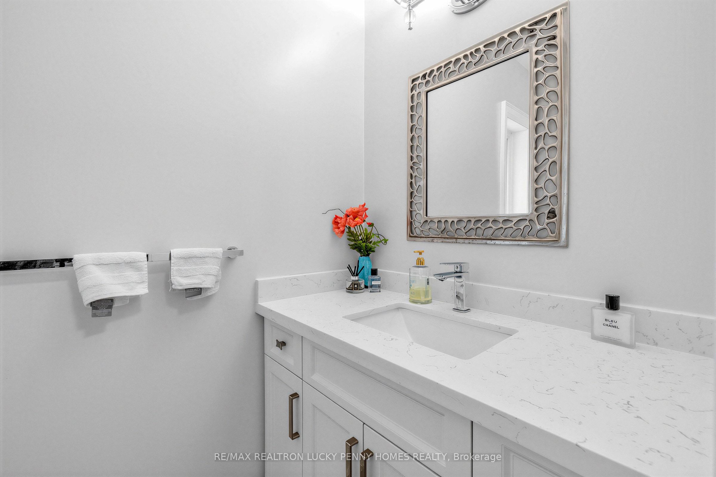 18 Walnut Glen Place Property Photo 18