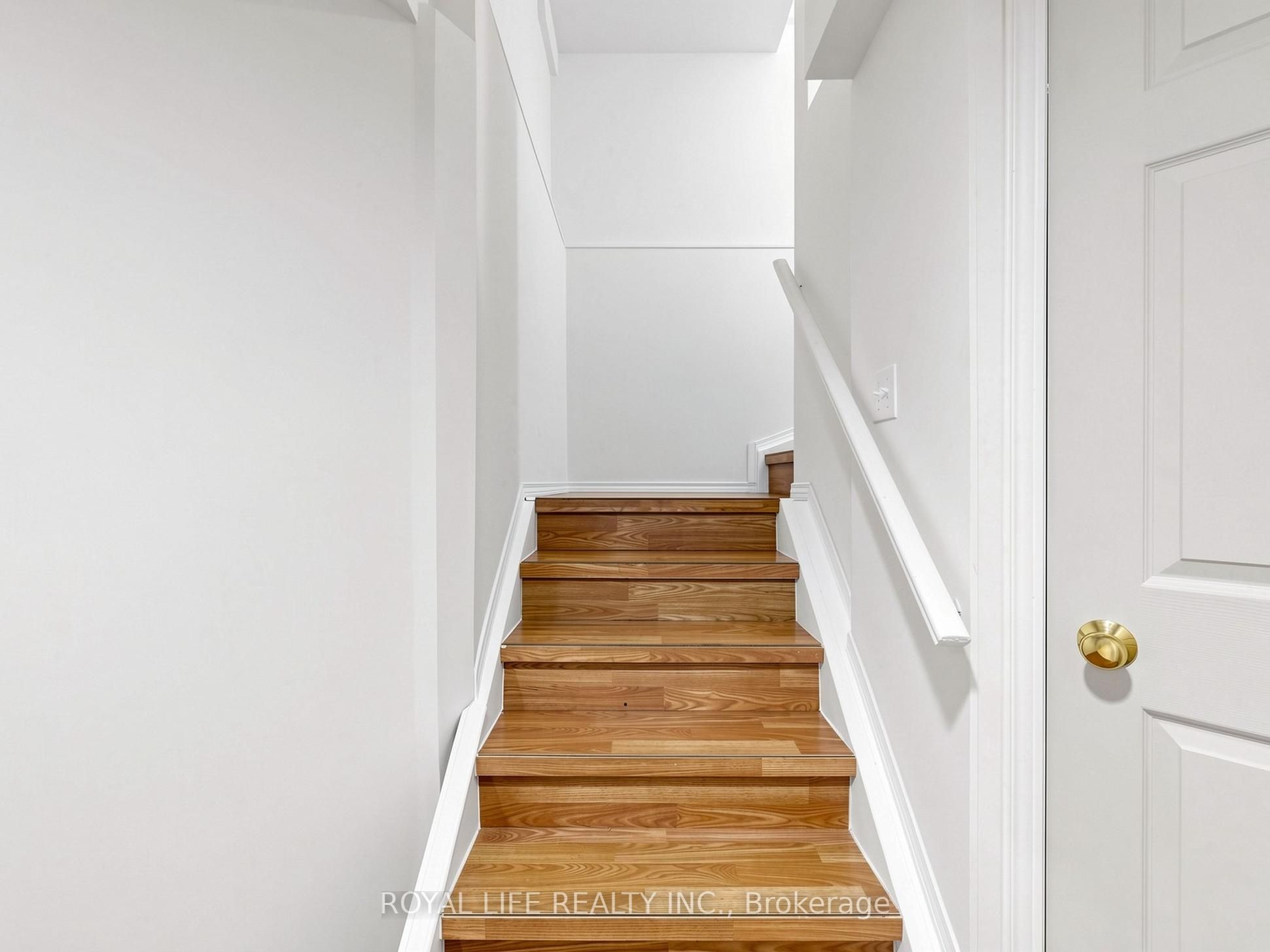 985 Linden Street Property Photo 33