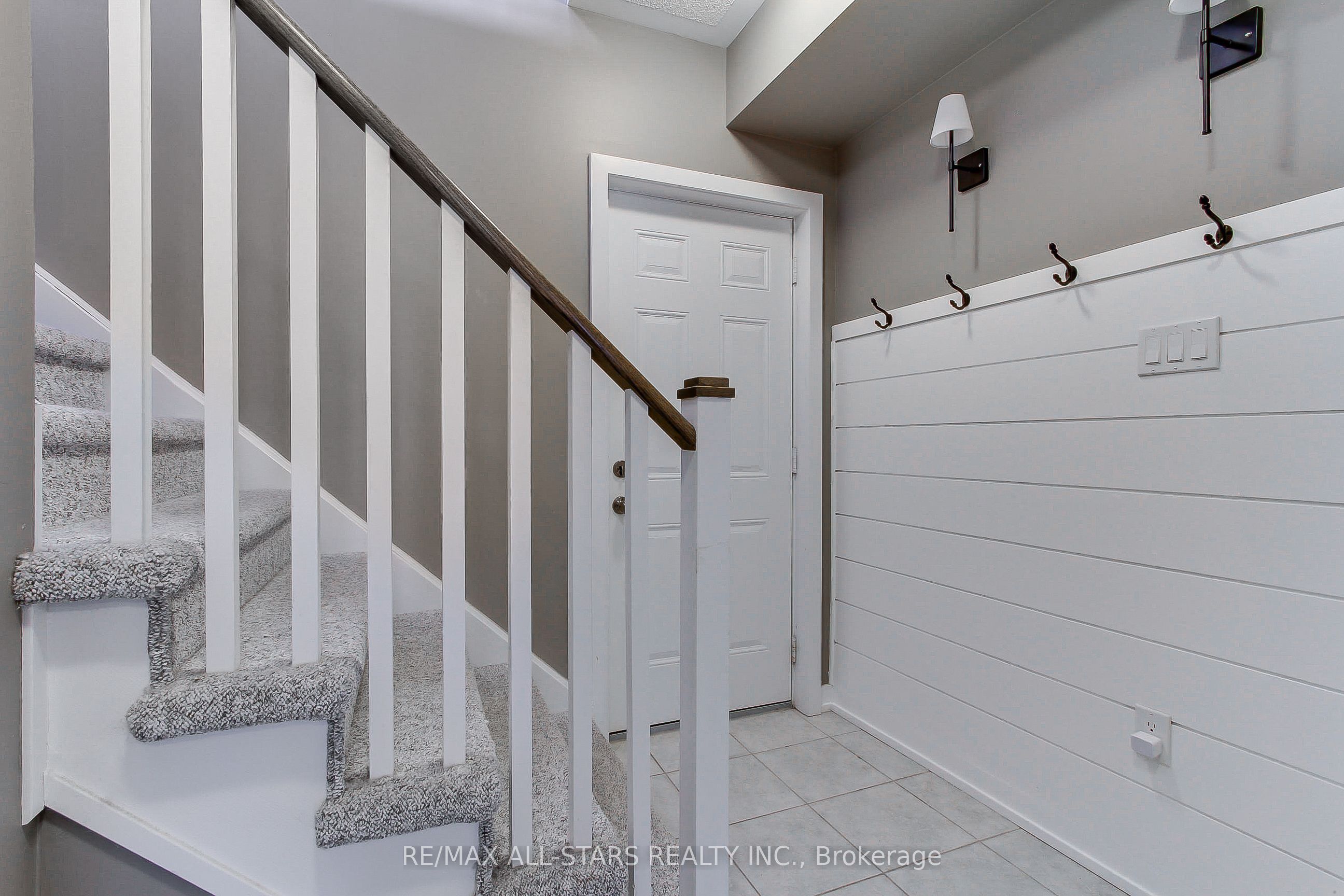 12568 Ninth Line Property Photo 3
