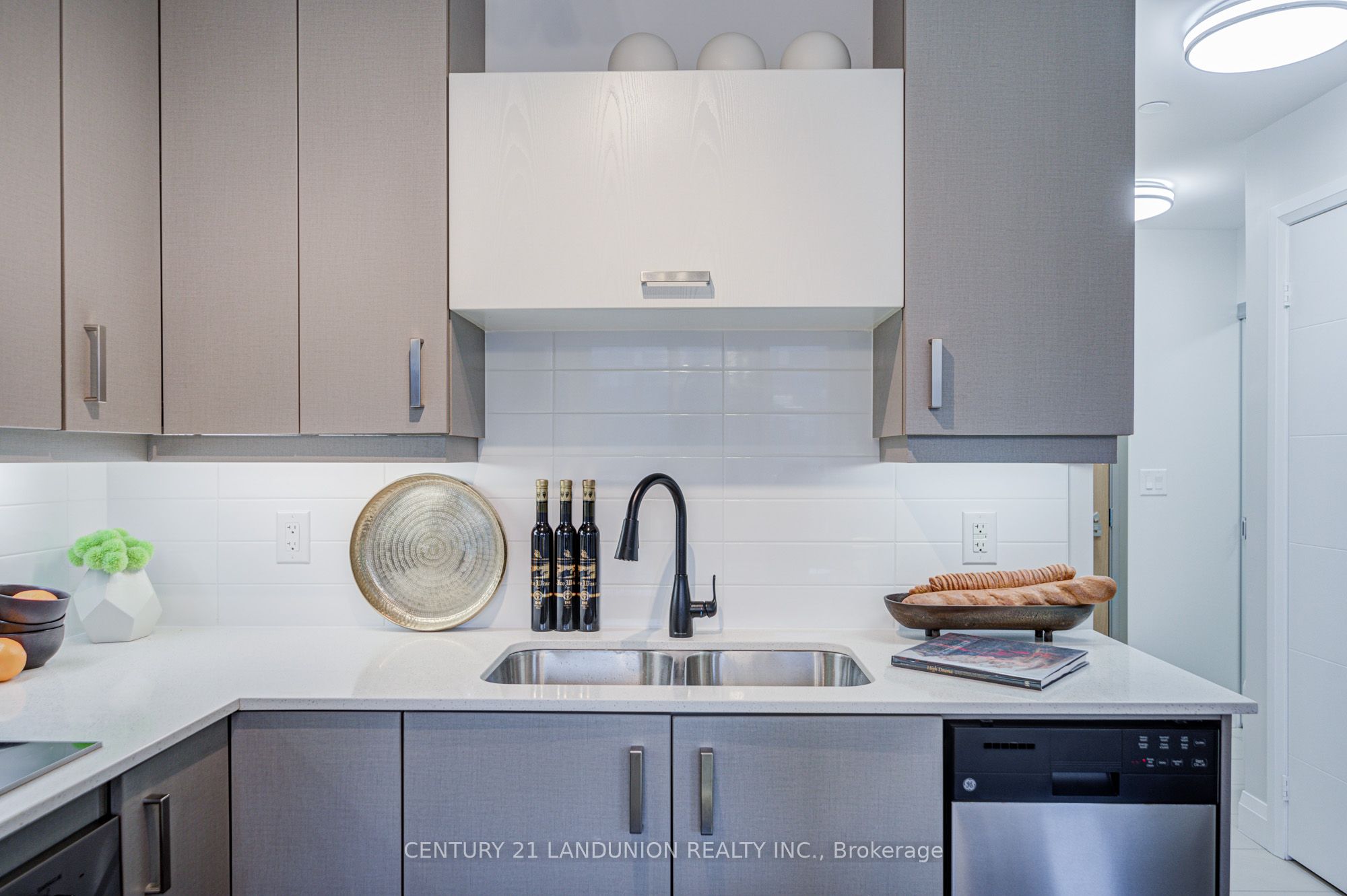 18 Uptown Drive 808 Property Photo 10