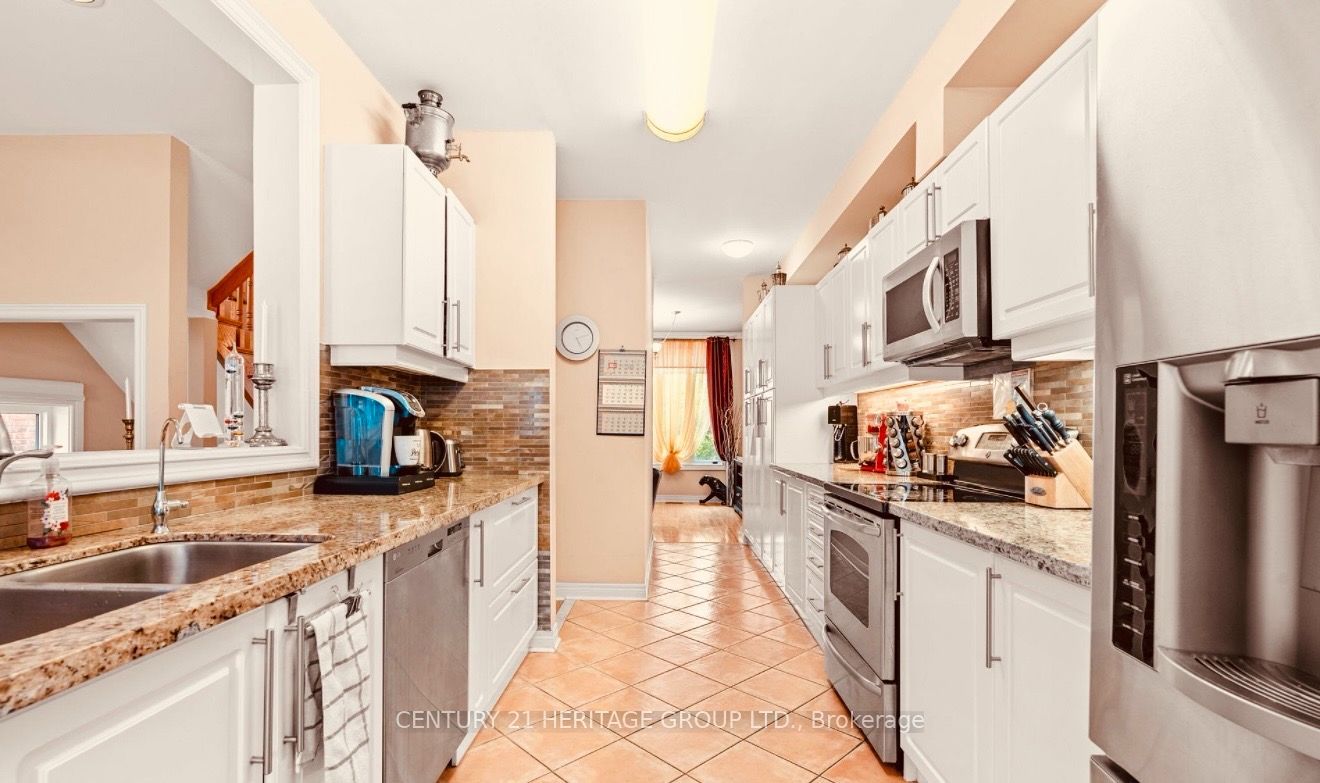 255 Shaftsbury Avenue 63 Property Photo 16
