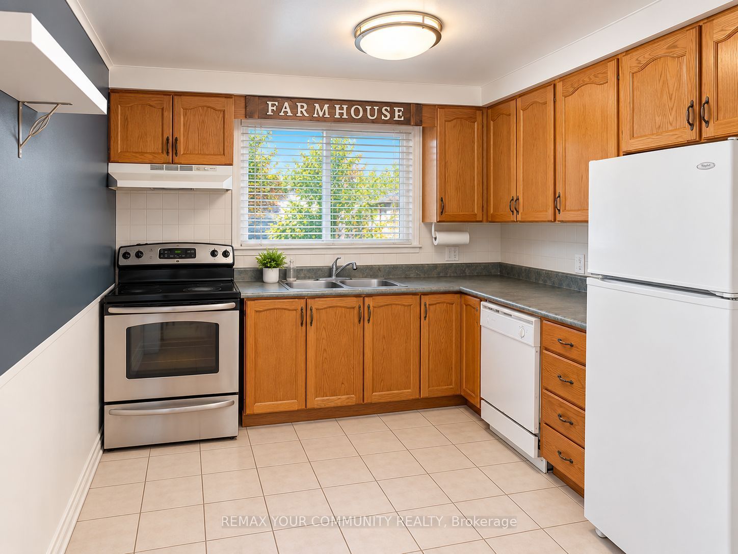 567 Granby Place Property Photo 3