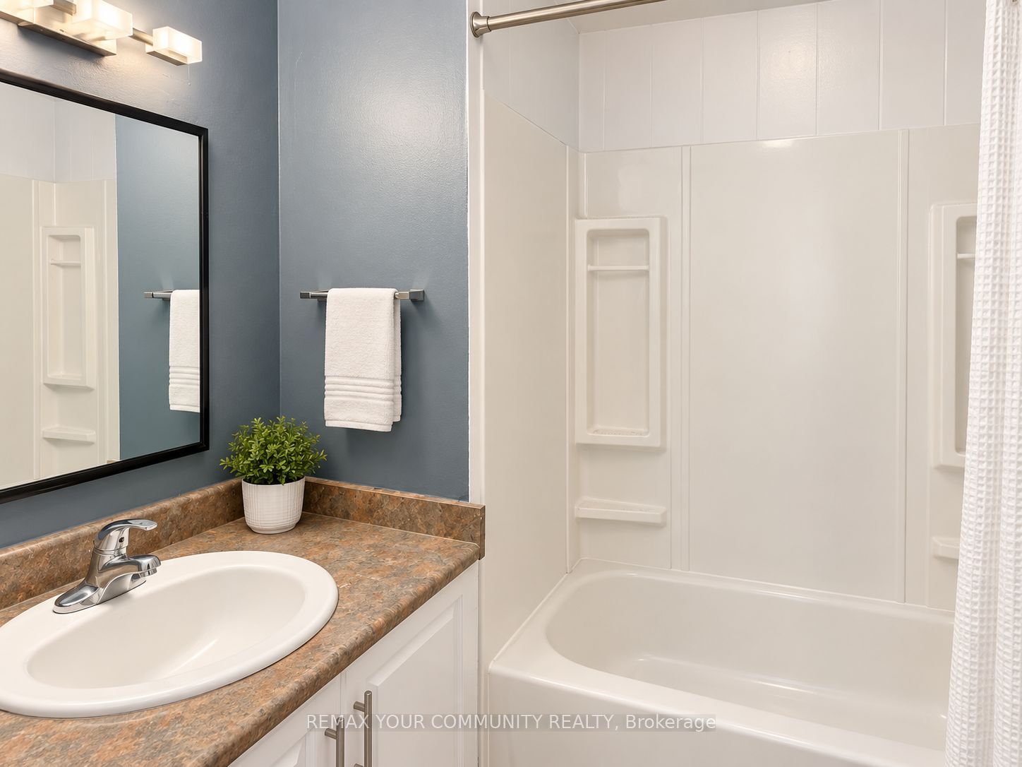 567 Granby Place Property Photo 4