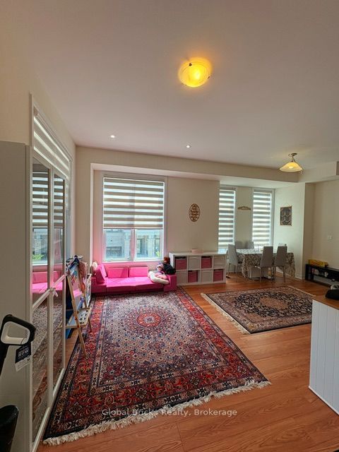 64 Seine Lane E Property Photo 10