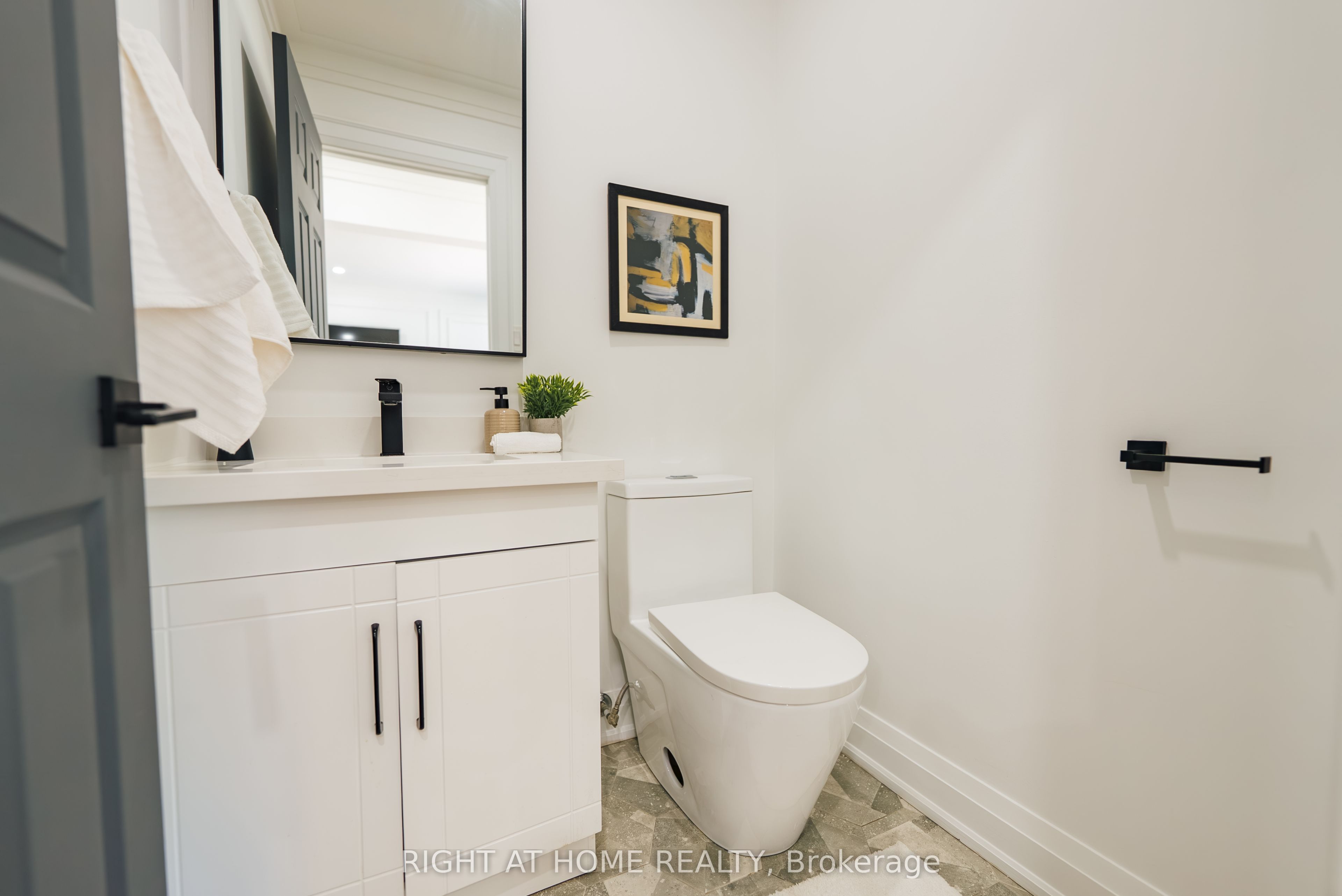 2266 Taylorwoods Boulevard Property Photo 8