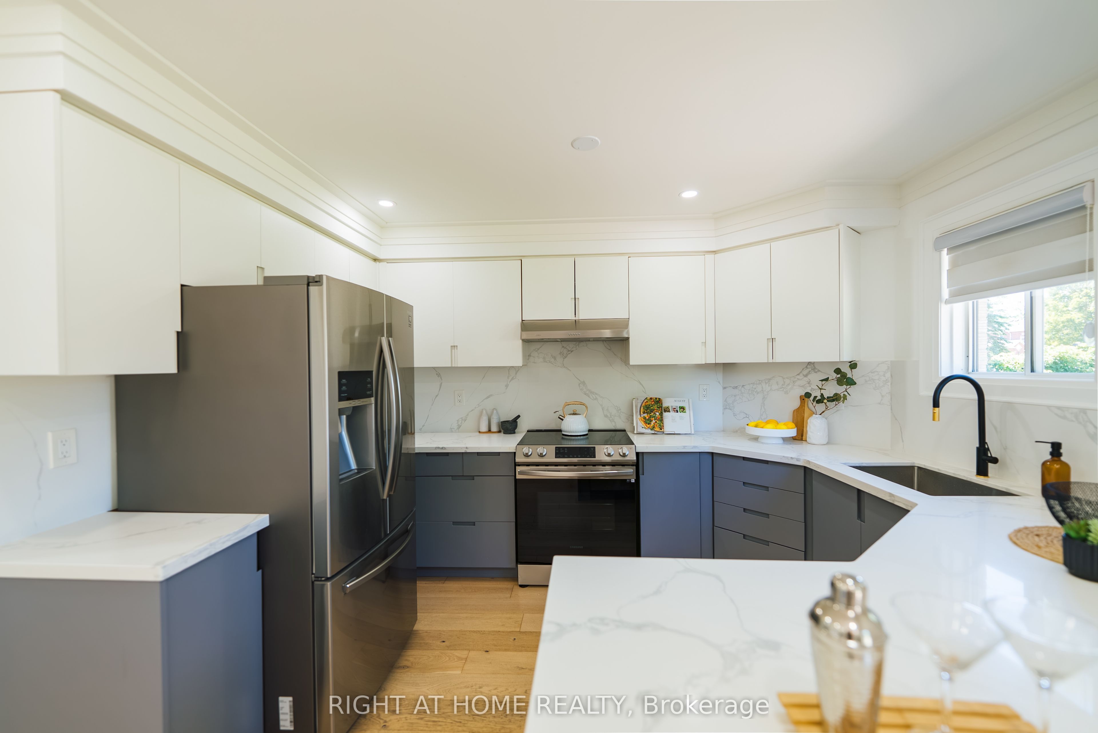 2266 Taylorwoods Boulevard Property Photo 10
