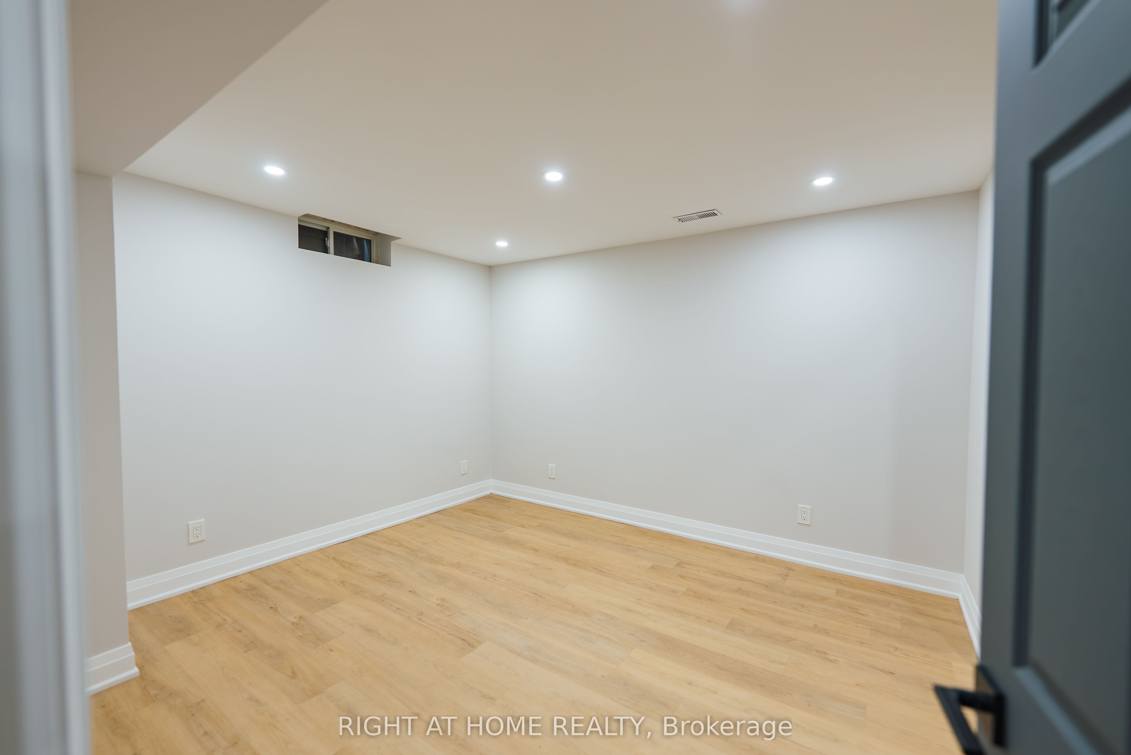 2266 Taylorwoods Boulevard Property Photo 35
