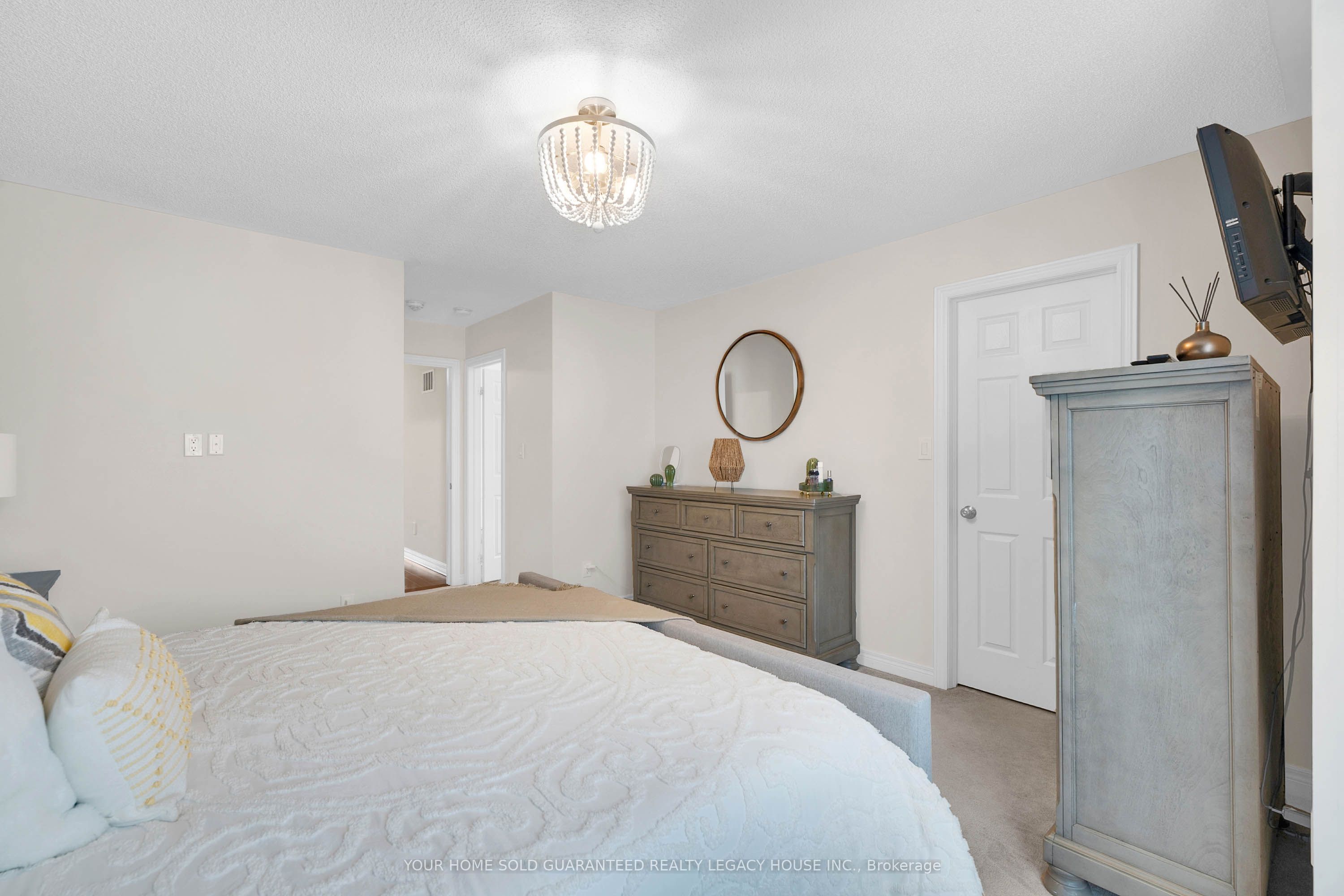 40 Weaver Terrace Property Photo 14