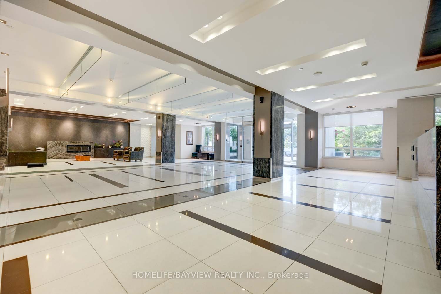 7165 Yonge Street 2403 Property Photo 6