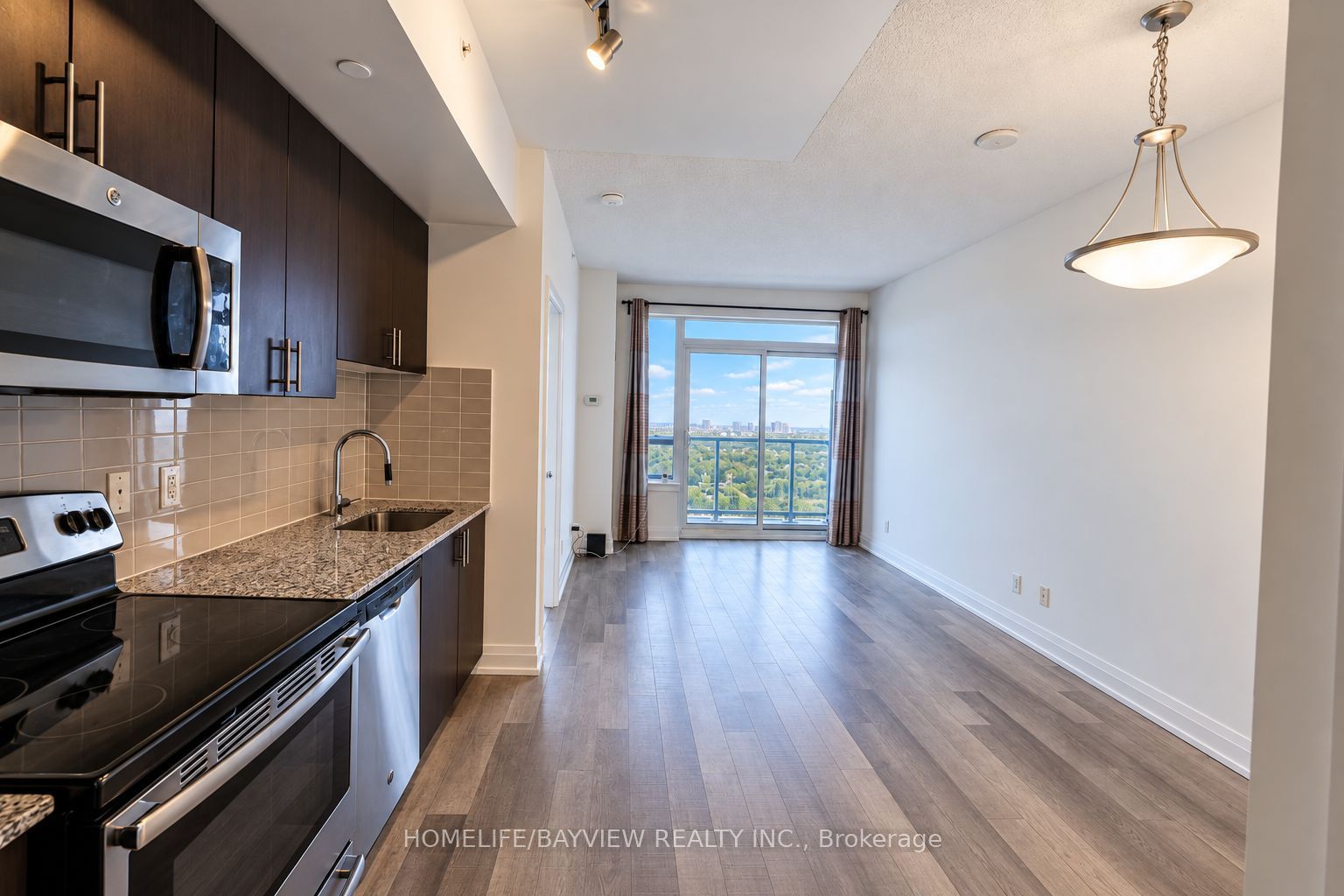 7165 Yonge Street 2403 Property Photo 10