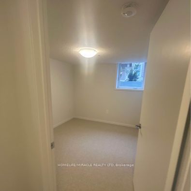 39 Honeycrisp Crescent 81 Property Photo 6