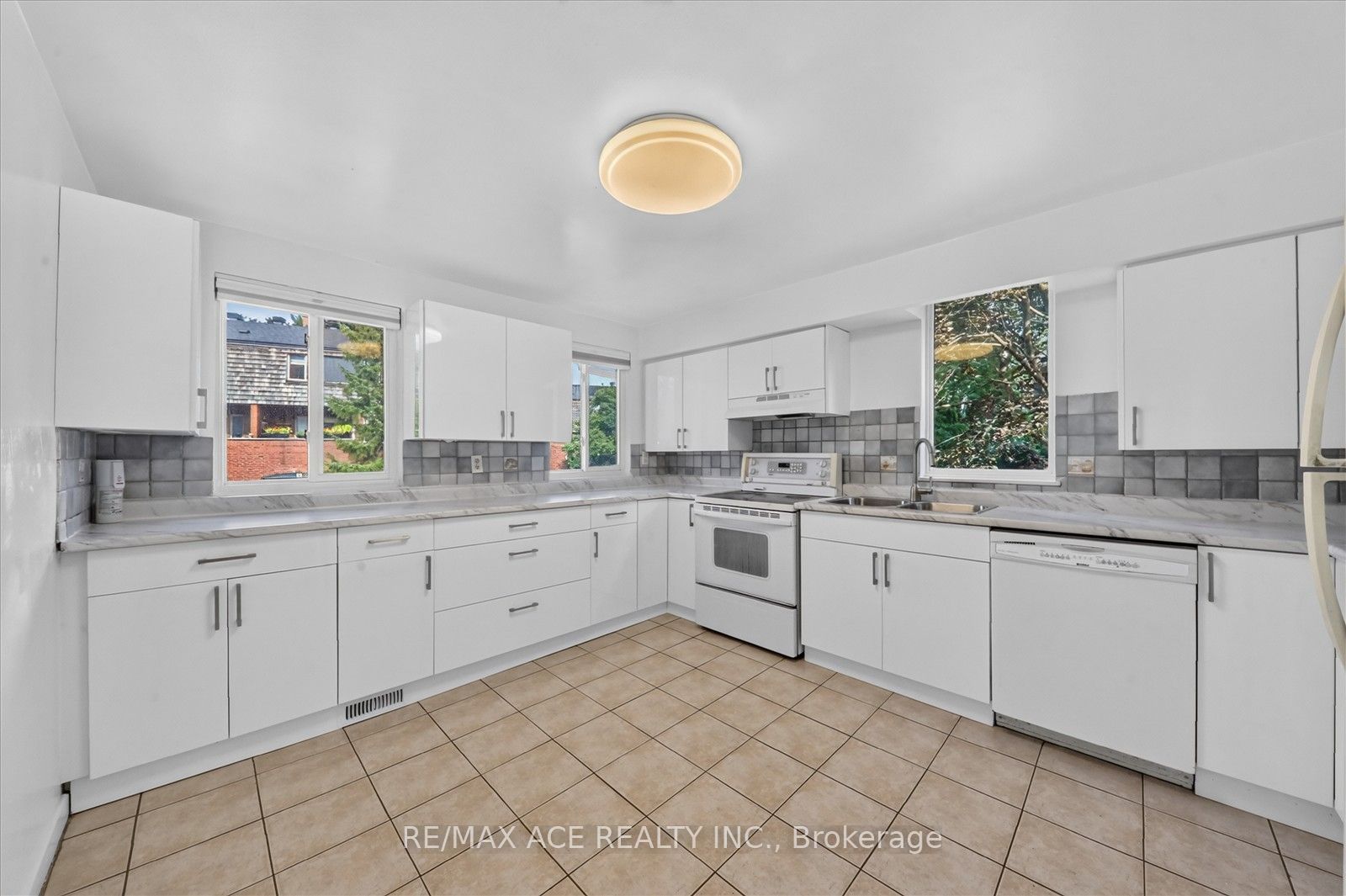 65 Cricklewood Crescent Property Photo 8