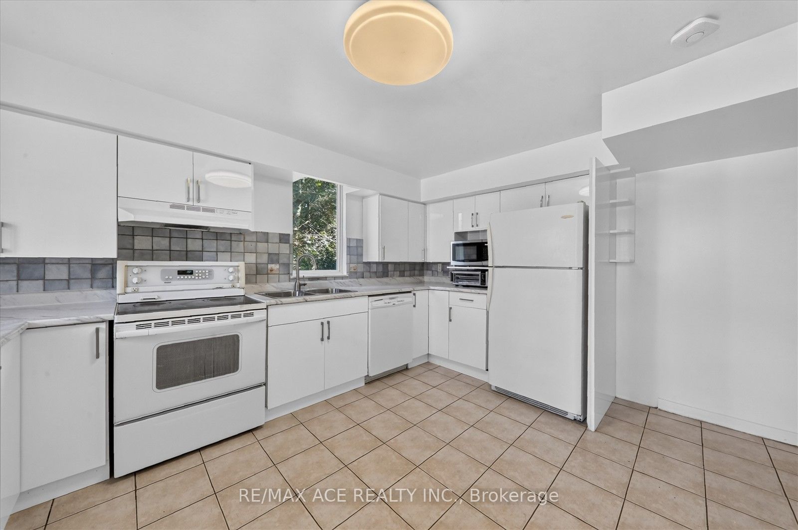 65 Cricklewood Crescent Property Photo 9