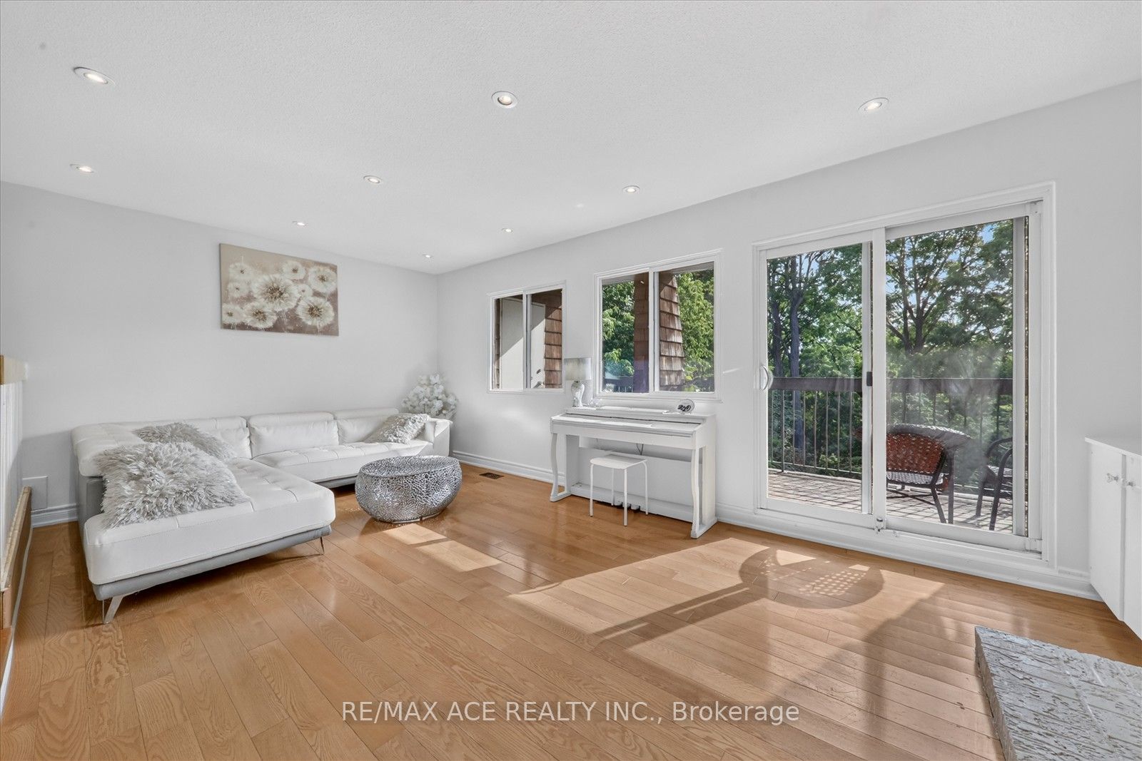 65 Cricklewood Crescent Property Photo 14