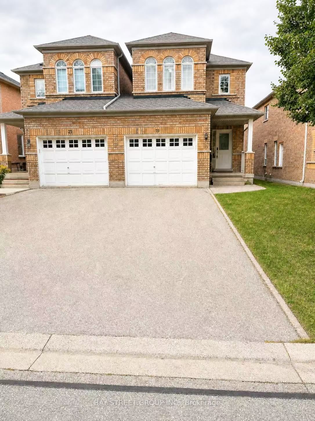 19 Casabel Drive Upper Property Photo 1