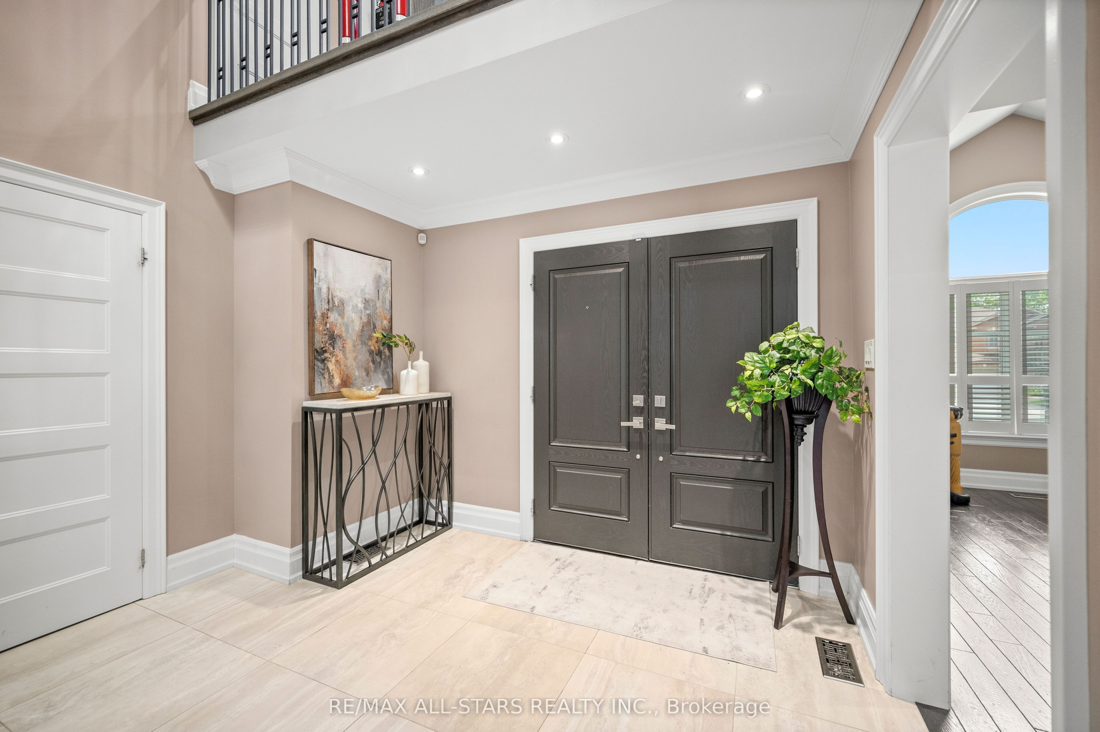 139 Rhodes Circle Property Photo 4