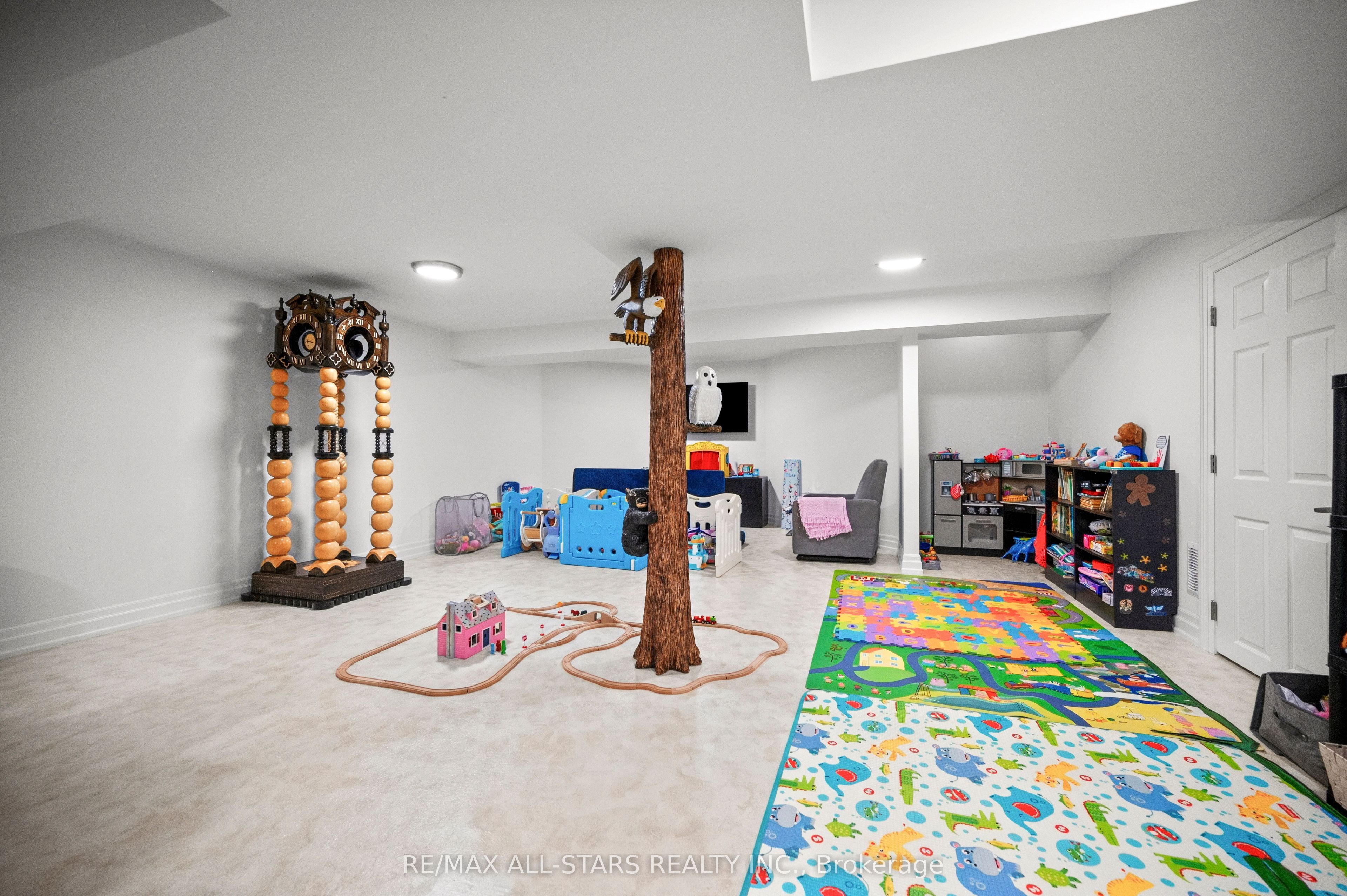 139 Rhodes Circle Property Photo 35