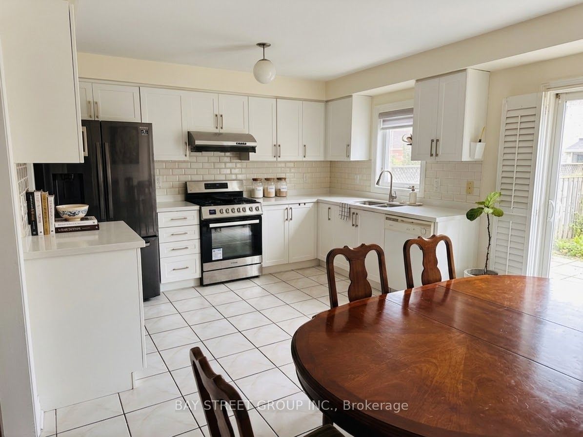 53 Tara Crescent Property Photo 6