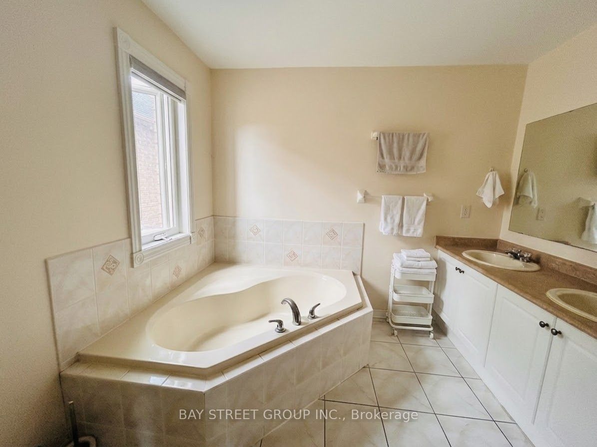 53 Tara Crescent Property Photo 8