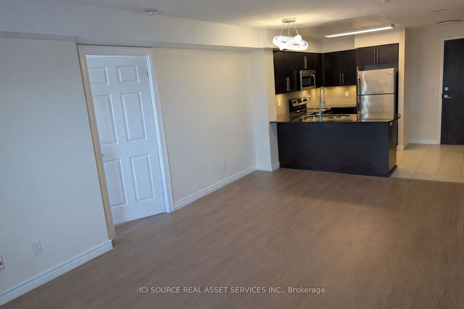 73 King William Crescent 202 Property Photo 3