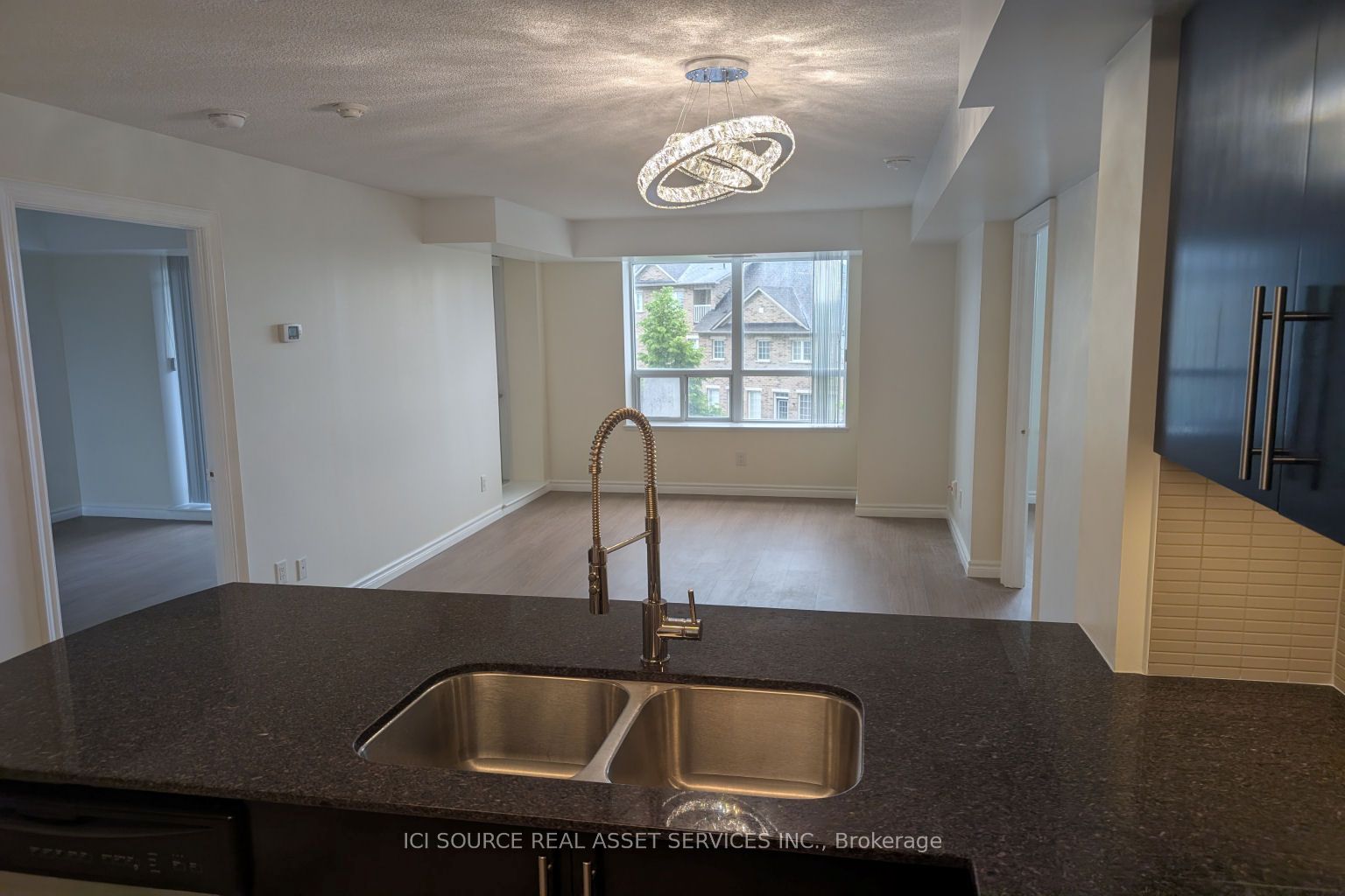 73 King William Crescent 202 Property Photo 4