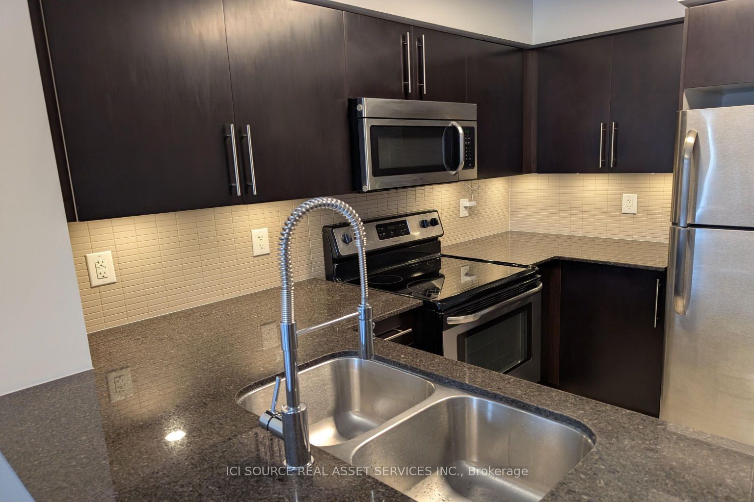 73 King William Crescent 202 Property Photo 5