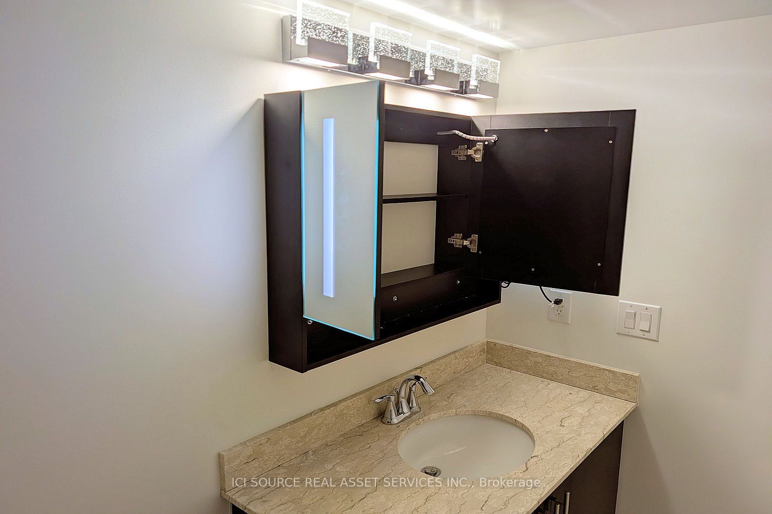 73 King William Crescent 202 Property Photo 13