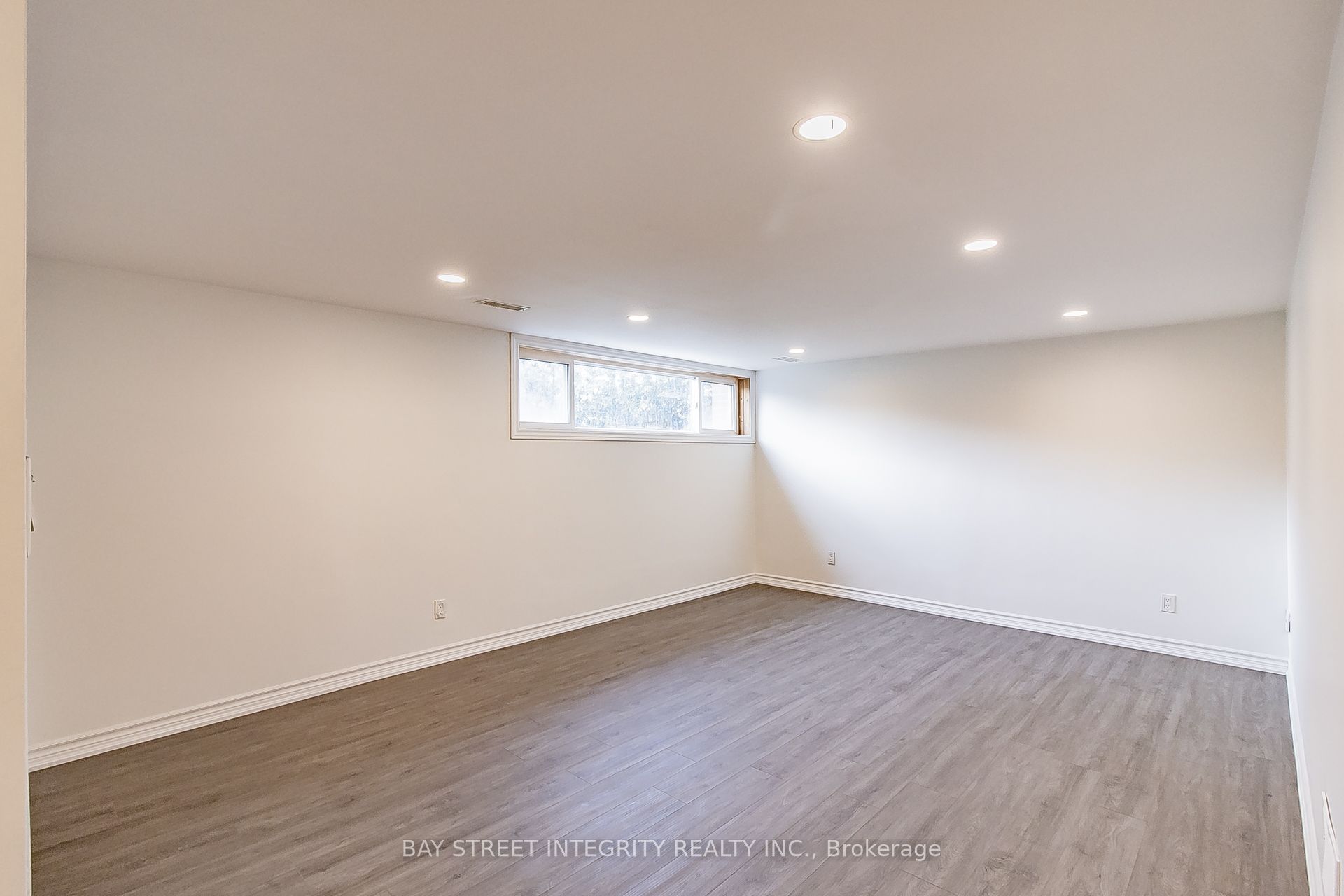 Basement 448 Fernleigh Circle S Property Photo 11