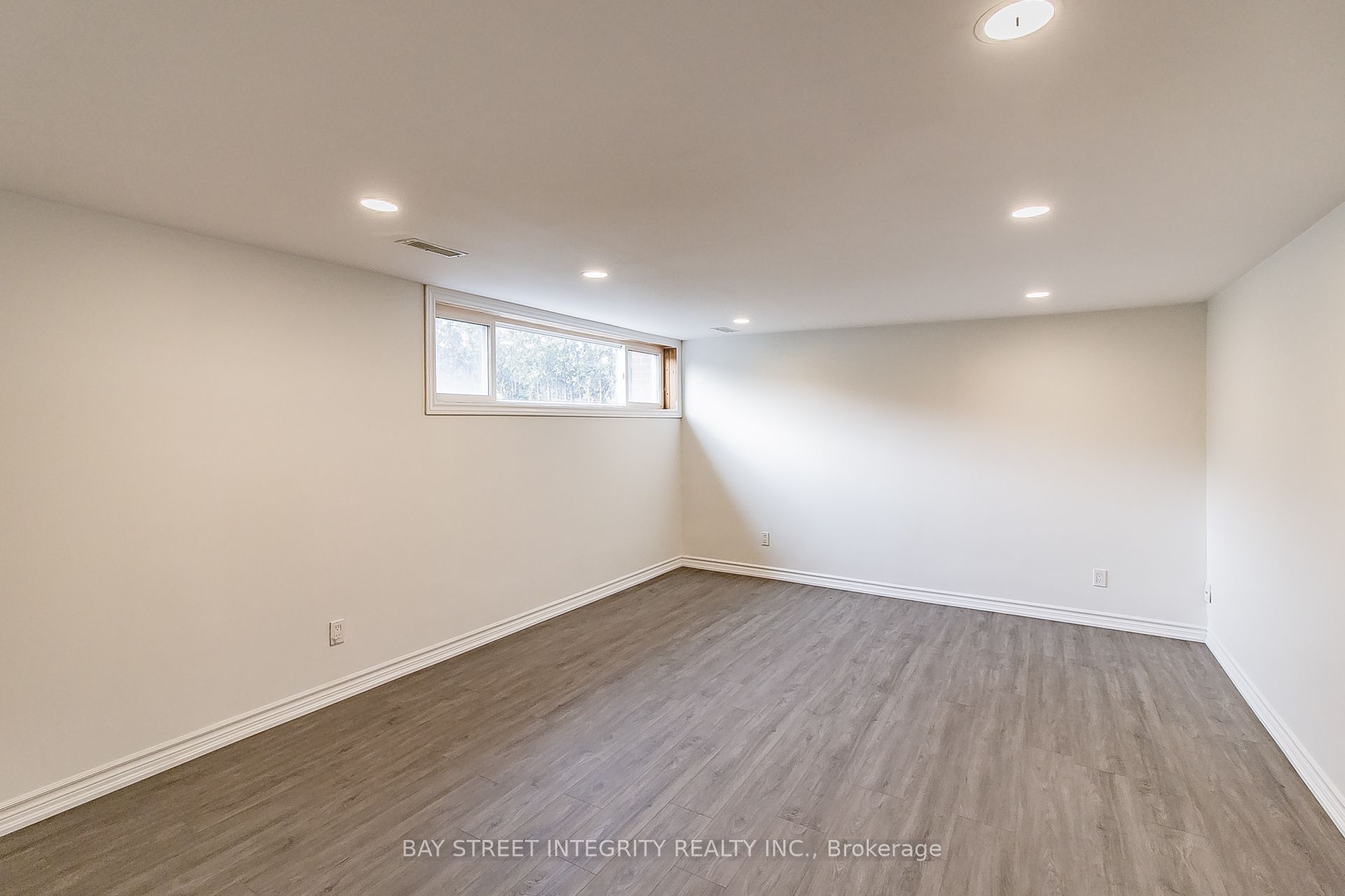 Basement 448 Fernleigh Circle S Property Photo 13