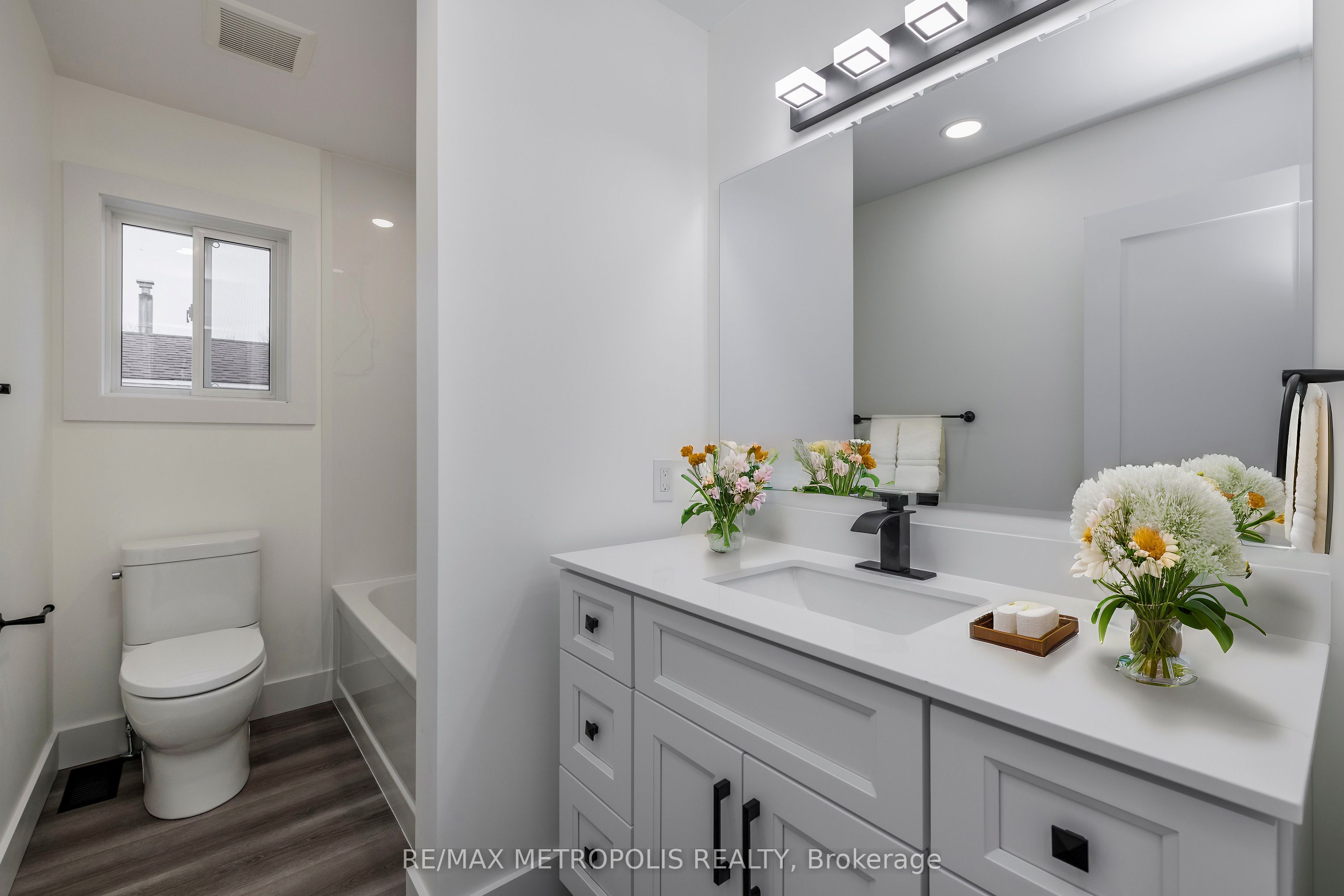 759 Innisfil Beach Road Property Photo 7