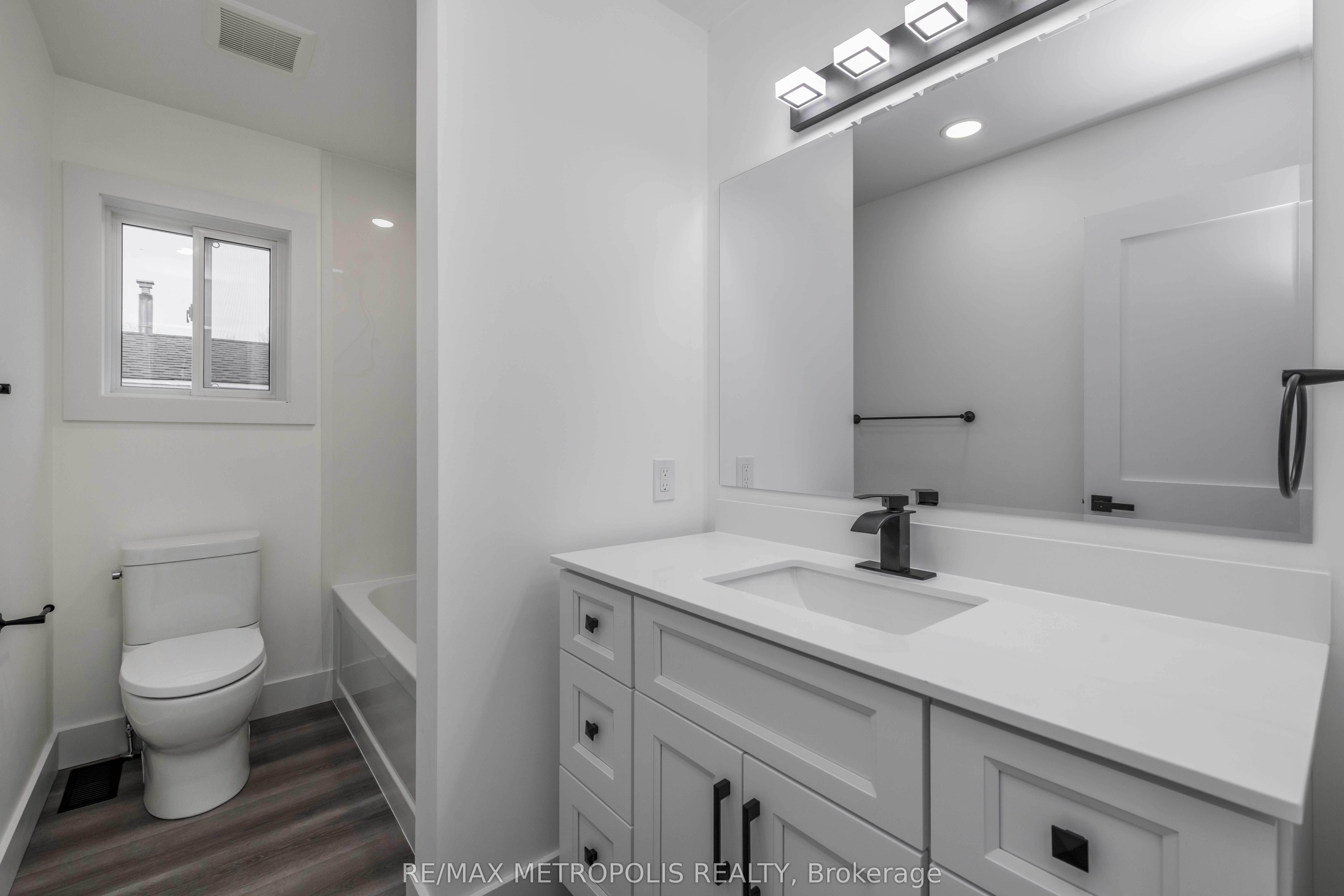 759 Innisfil Beach Road Property Photo 17