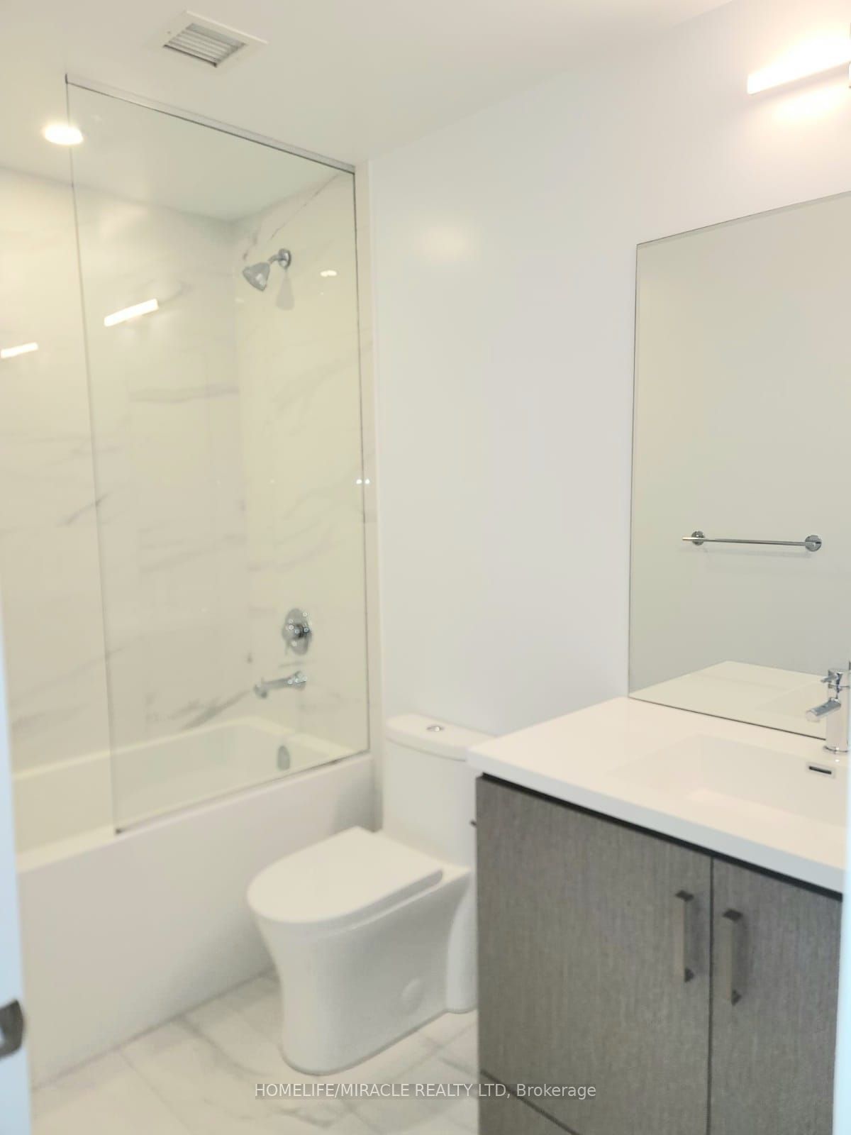 60 Honeycrisp Crescent N 808 Property Photo 4