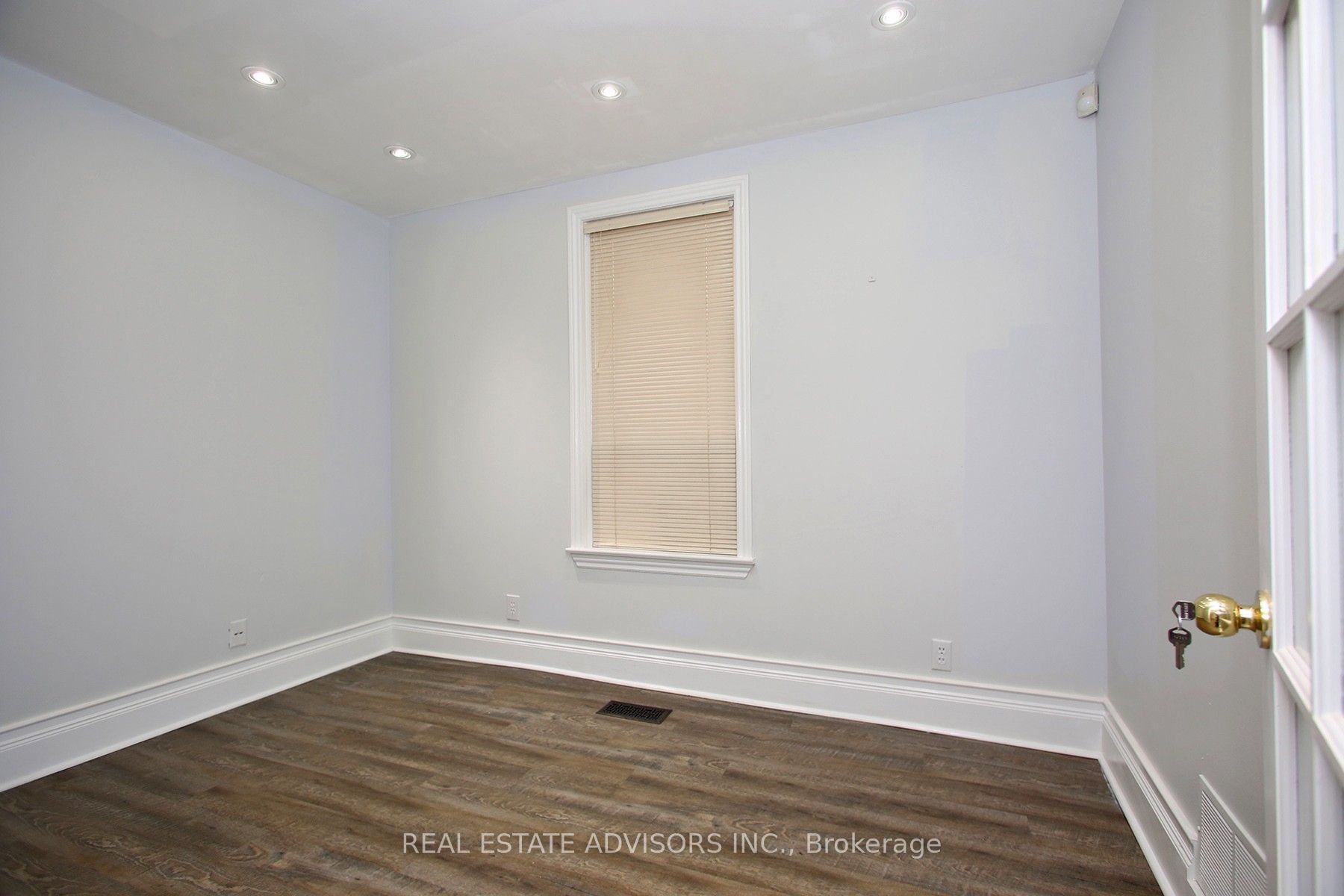 7924 Kipling Avenue Property Photo 8