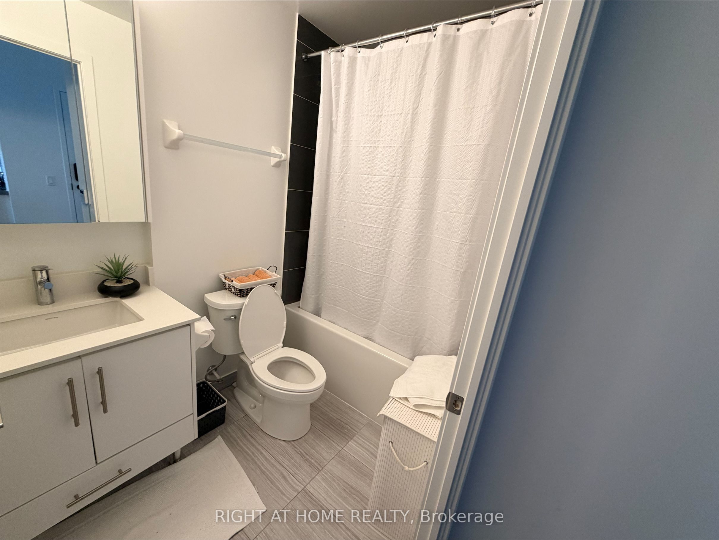 105 Oneida Crescent 1706 Property Photo 8
