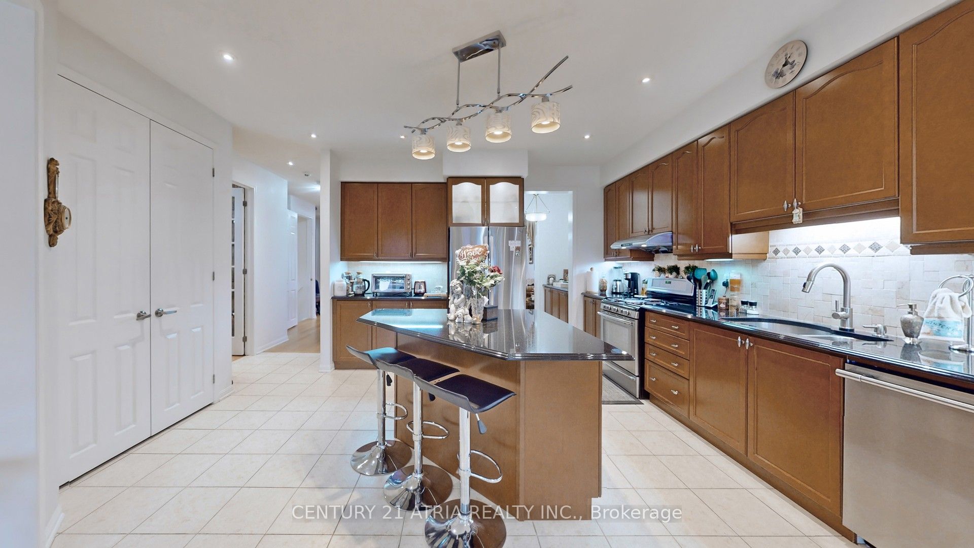 69 Diamond Jubilee Drive Property Photo 11