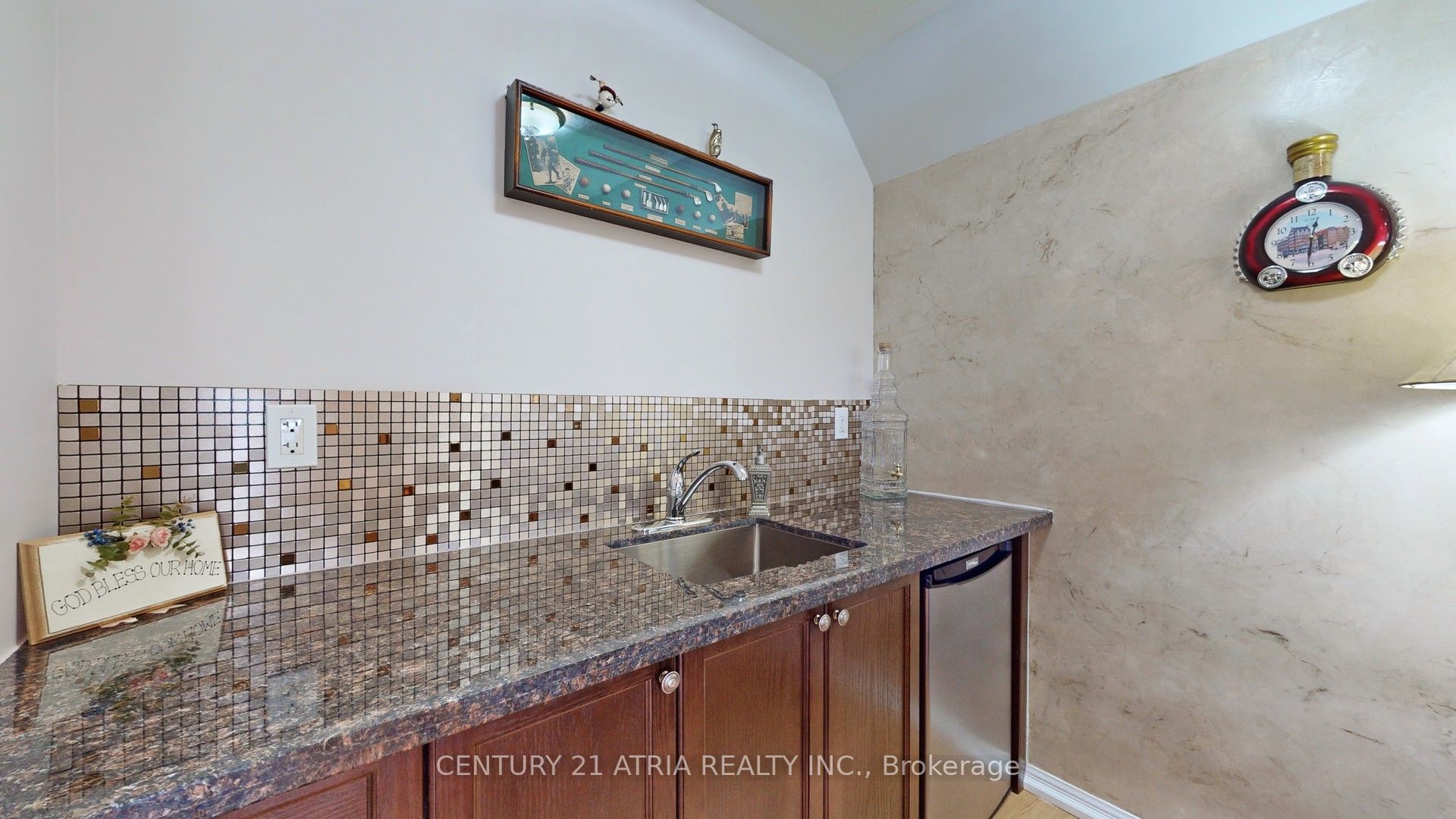 69 Diamond Jubilee Drive Property Photo 27