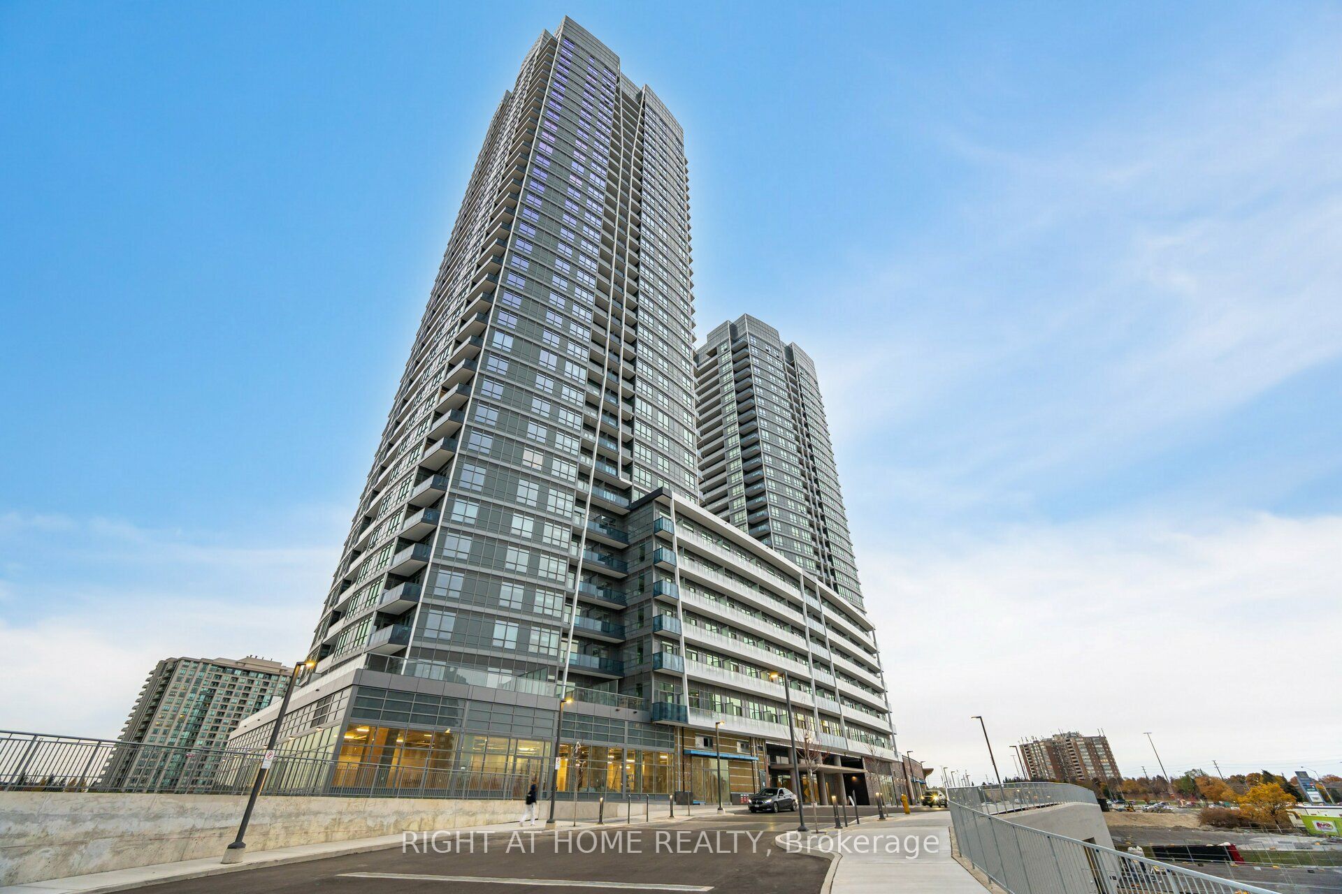 50 Upper Mall Way 226 Property Photo 2