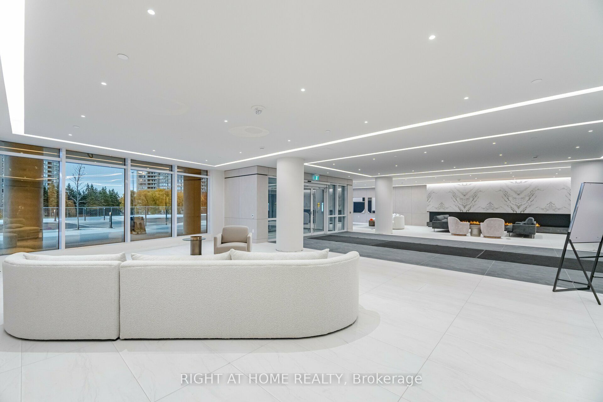 50 Upper Mall Way 226 Property Photo 3