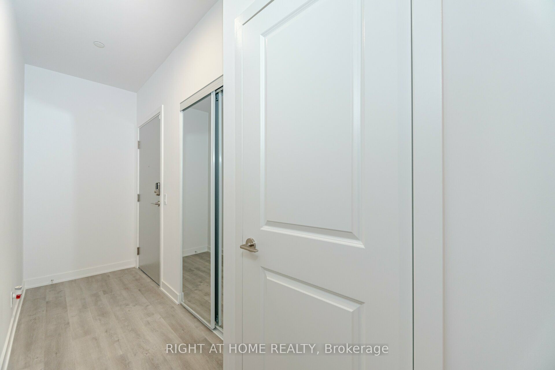 50 Upper Mall Way 226 Property Photo 5