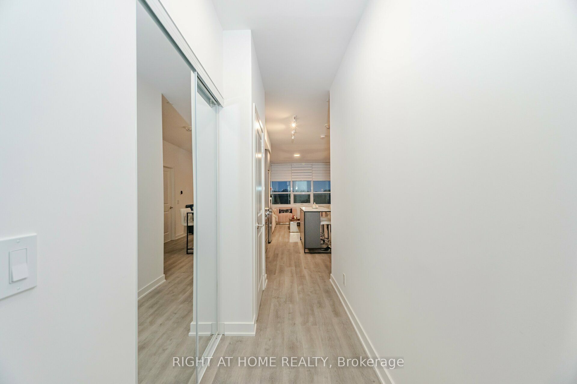 50 Upper Mall Way 226 Property Photo 6
