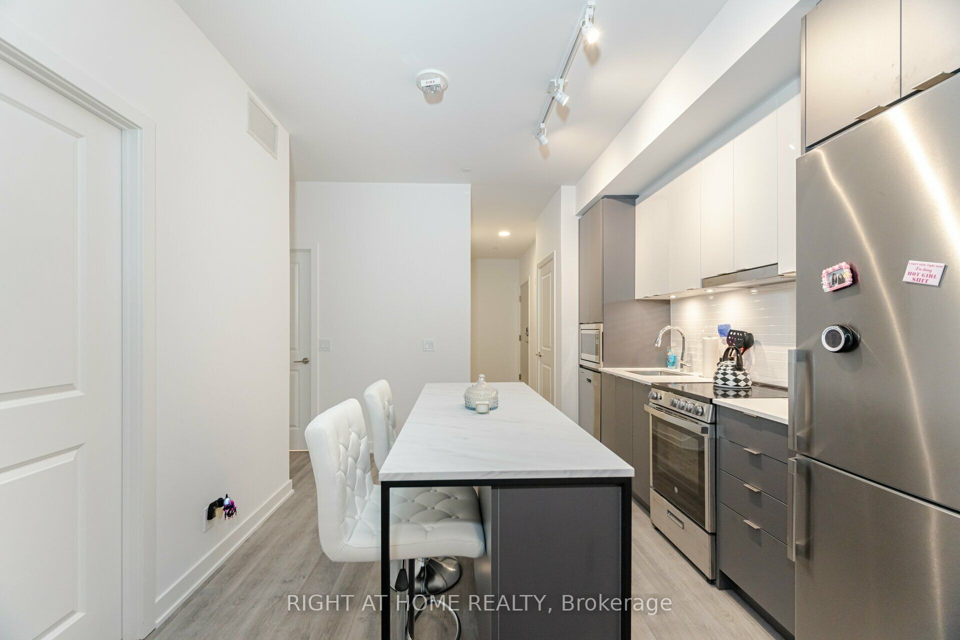 50 Upper Mall Way 226 Property Photo 10
