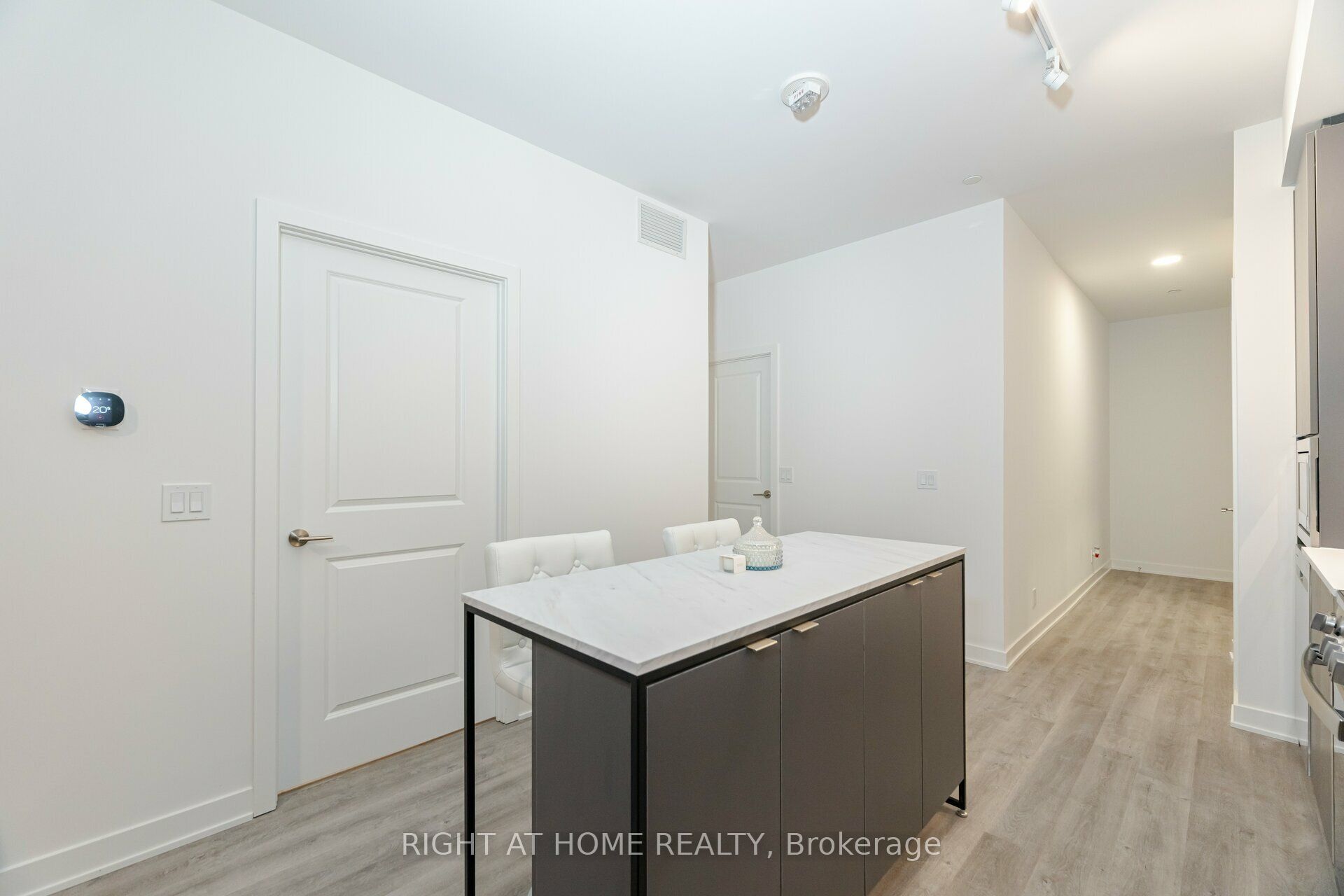 50 Upper Mall Way 226 Property Photo 11