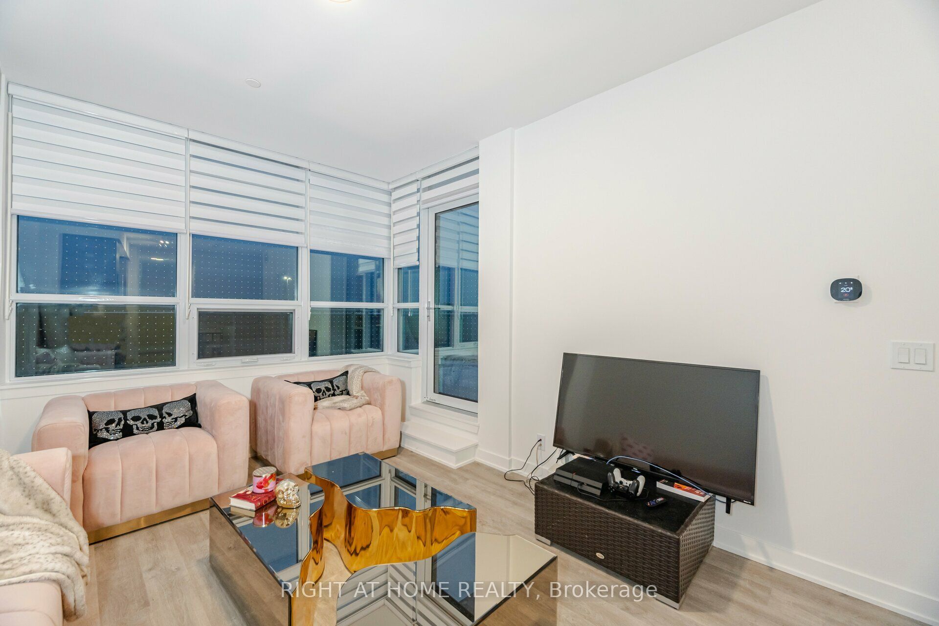 50 Upper Mall Way 226 Property Photo 12
