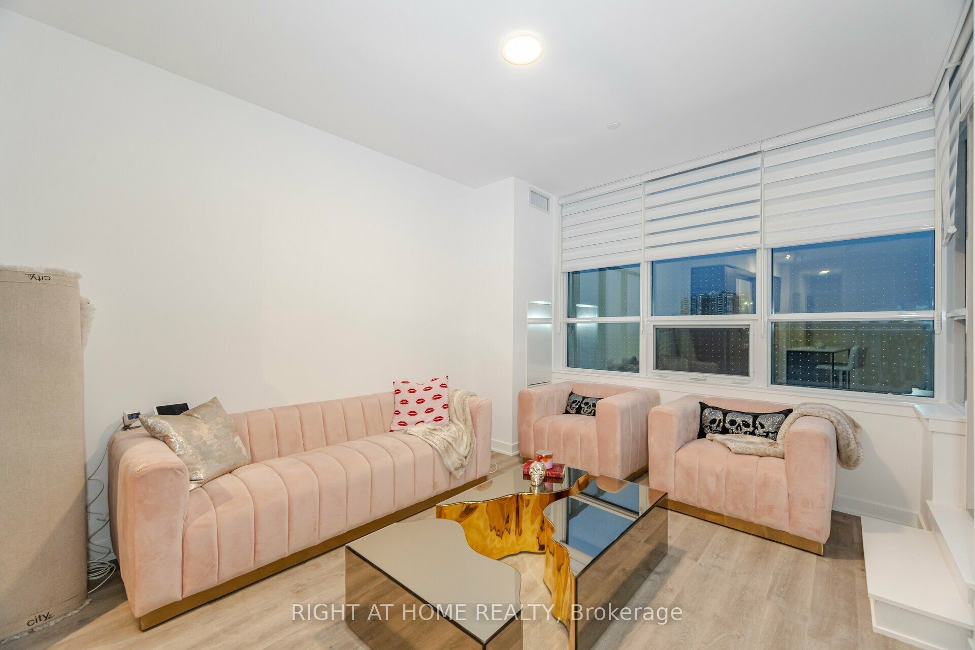 50 Upper Mall Way 226 Property Photo 13